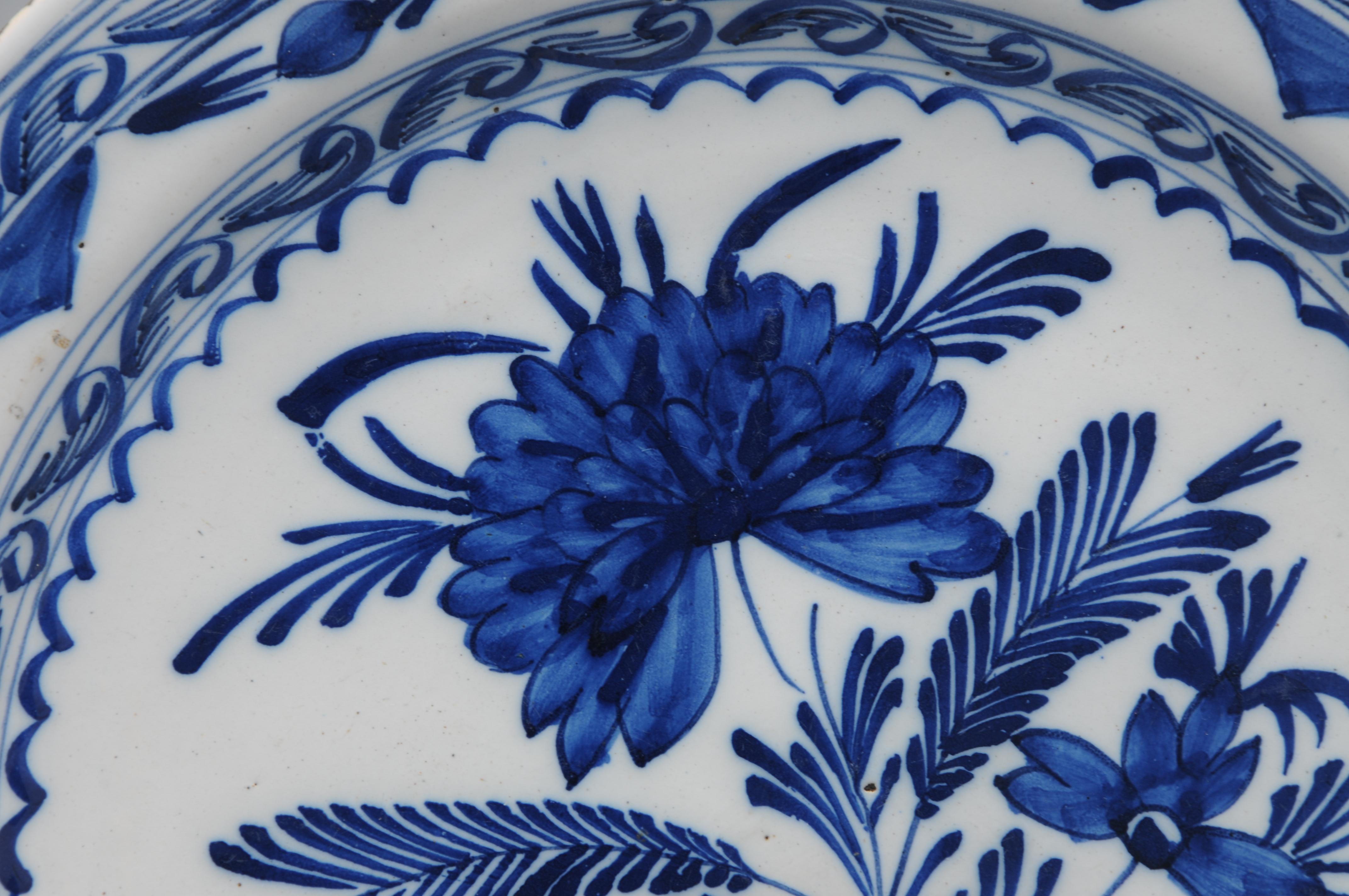 Vernissé Delft - Fin 18e, début 19e siècle Chargeur néoclassique bleu et blanc de Delft en vente