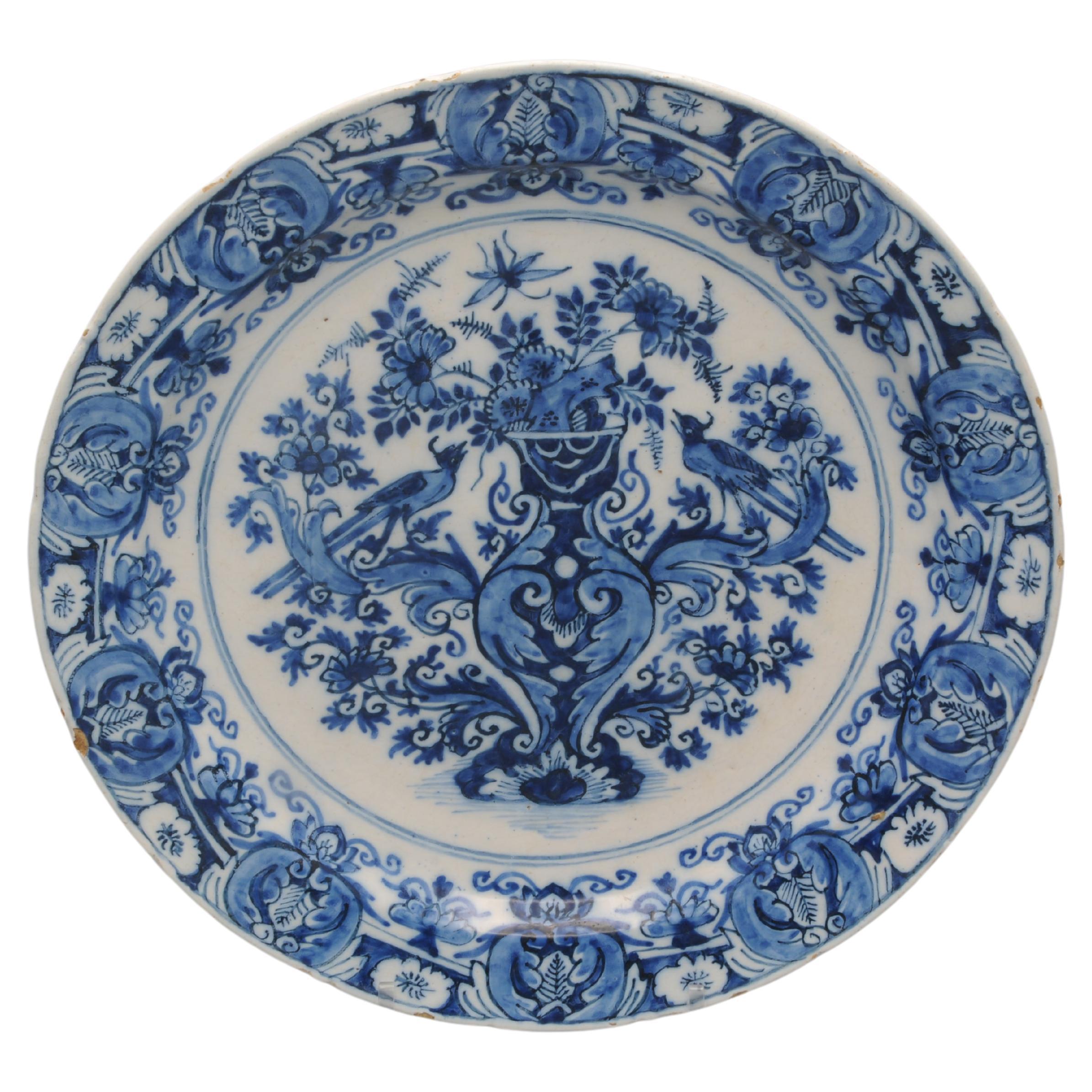 Delft - Louis XIV style plate, first half 18th century For Sale