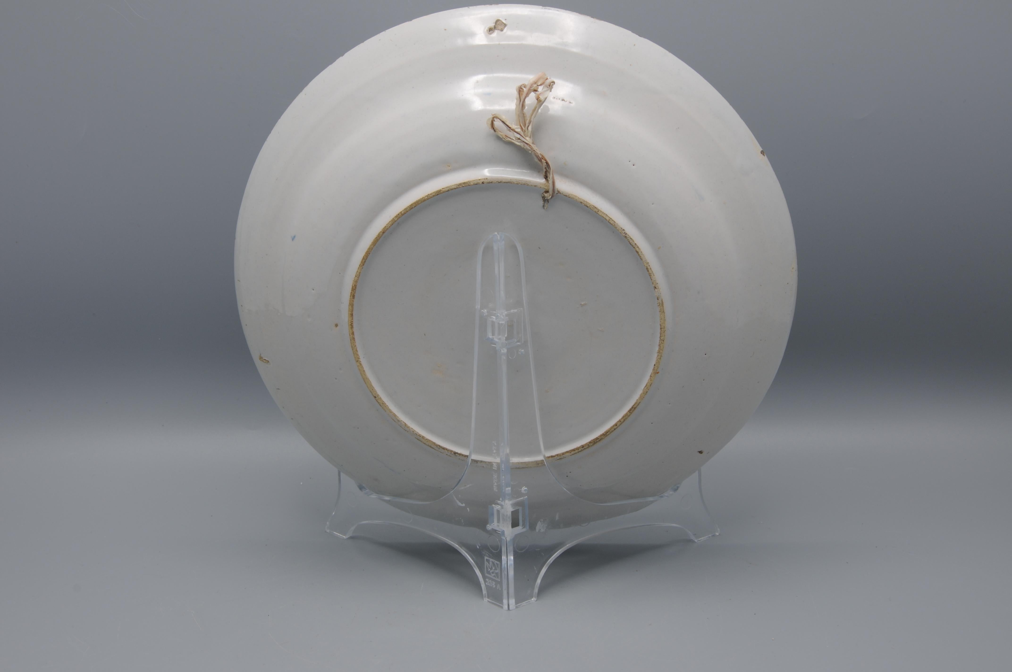 Faïence de Delft  - Assiette néo-classique en faïence bleue et blanche, fin du 18e siècle Bon état - En vente à DELFT, NL