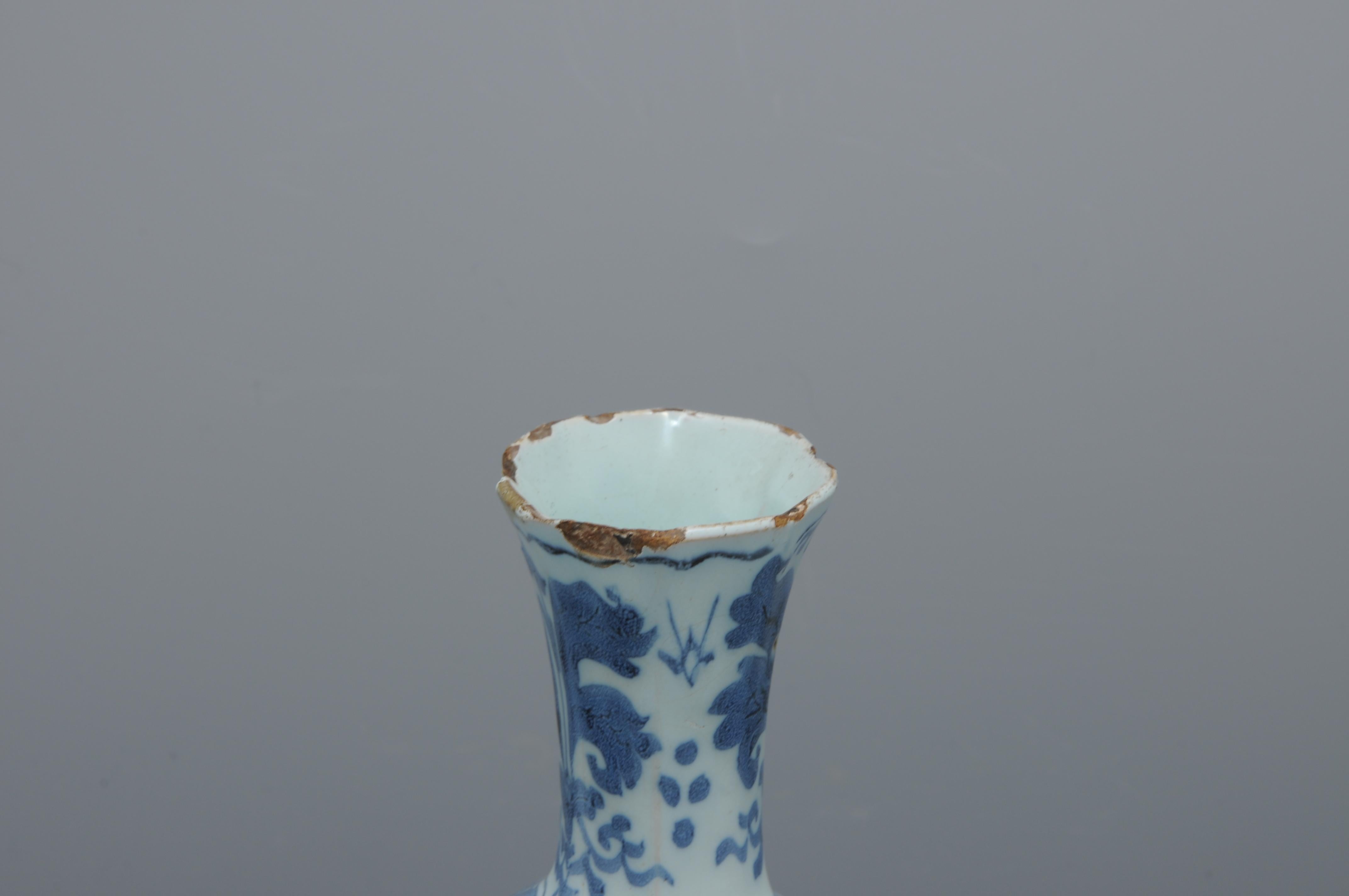 Delft - octagonal kalbas shaped vase,  late 17th century For Sale 5