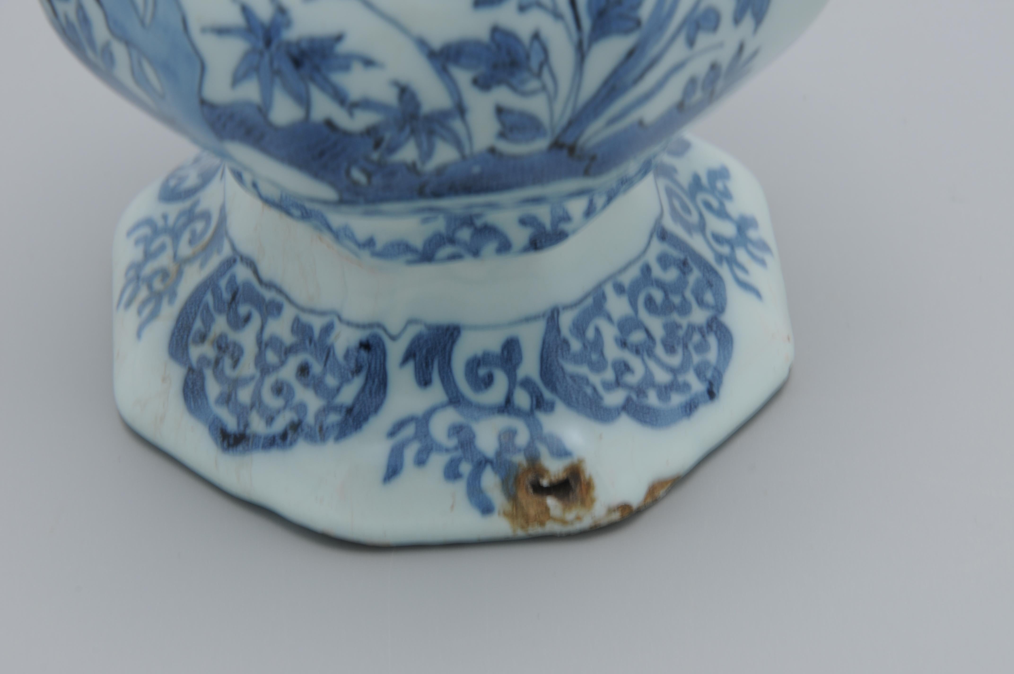 Delft - octagonal kalbas shaped vase,  late 17th century For Sale 8