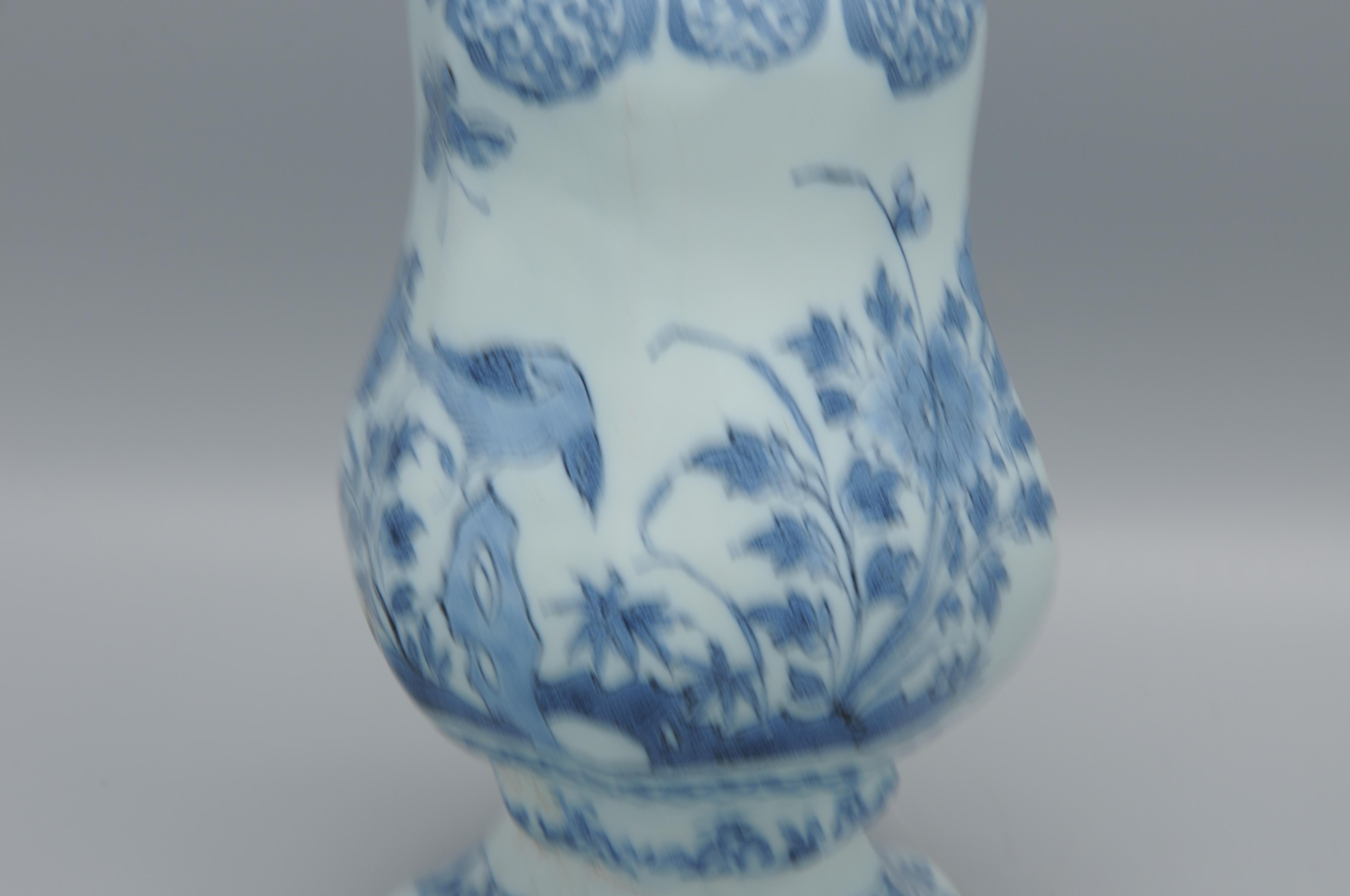 Delft - octagonal kalbas shaped vase,  late 17th century For Sale 9