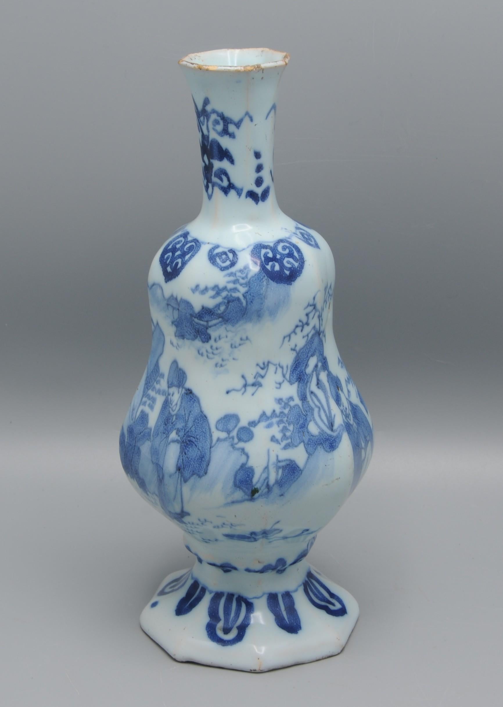 Baroque Delft - octagonal kalbas shaped vase,  late 17th century For Sale