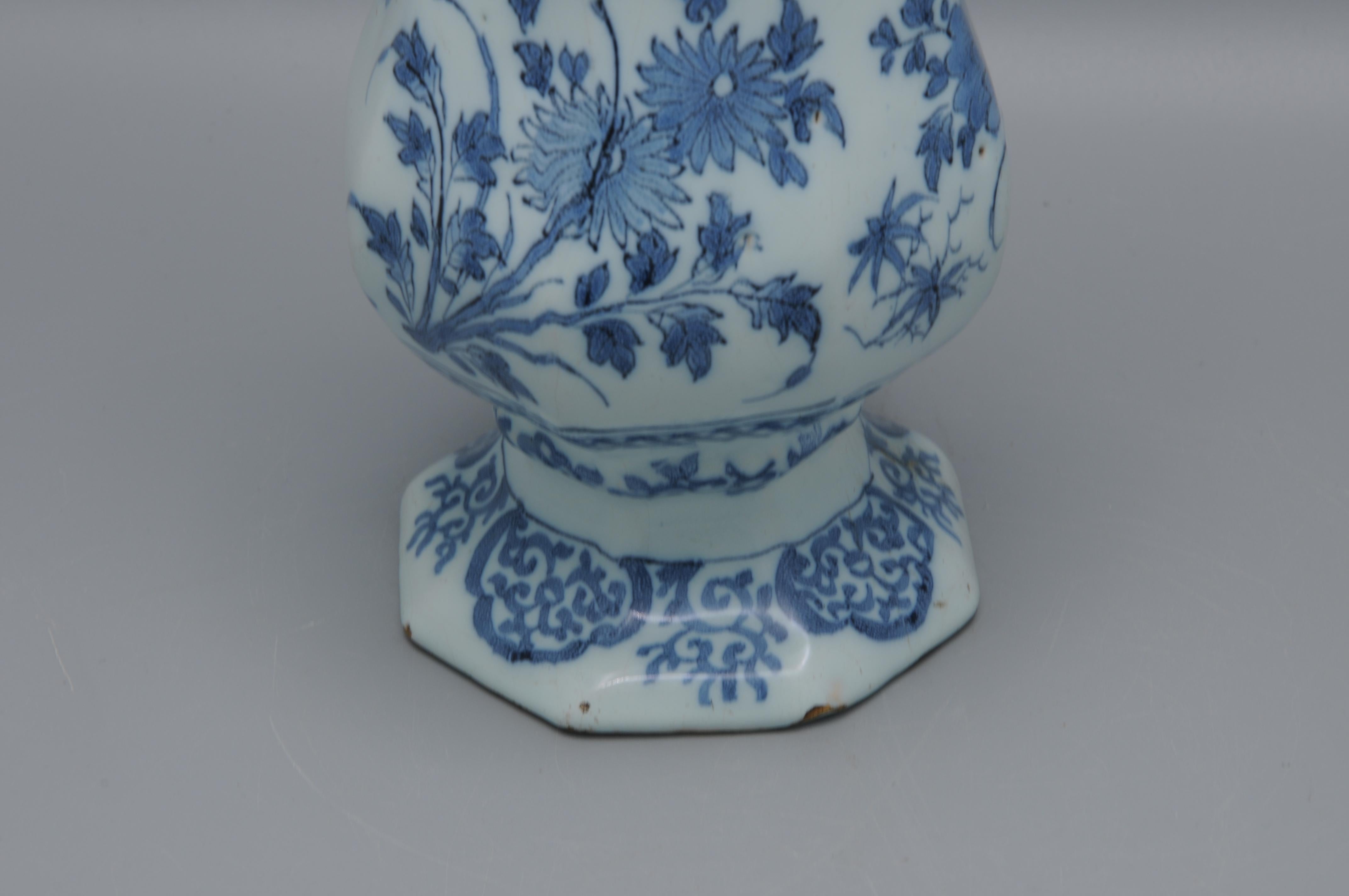 Glazed Delft - octagonal kalbas shaped vase,  late 17th century For Sale