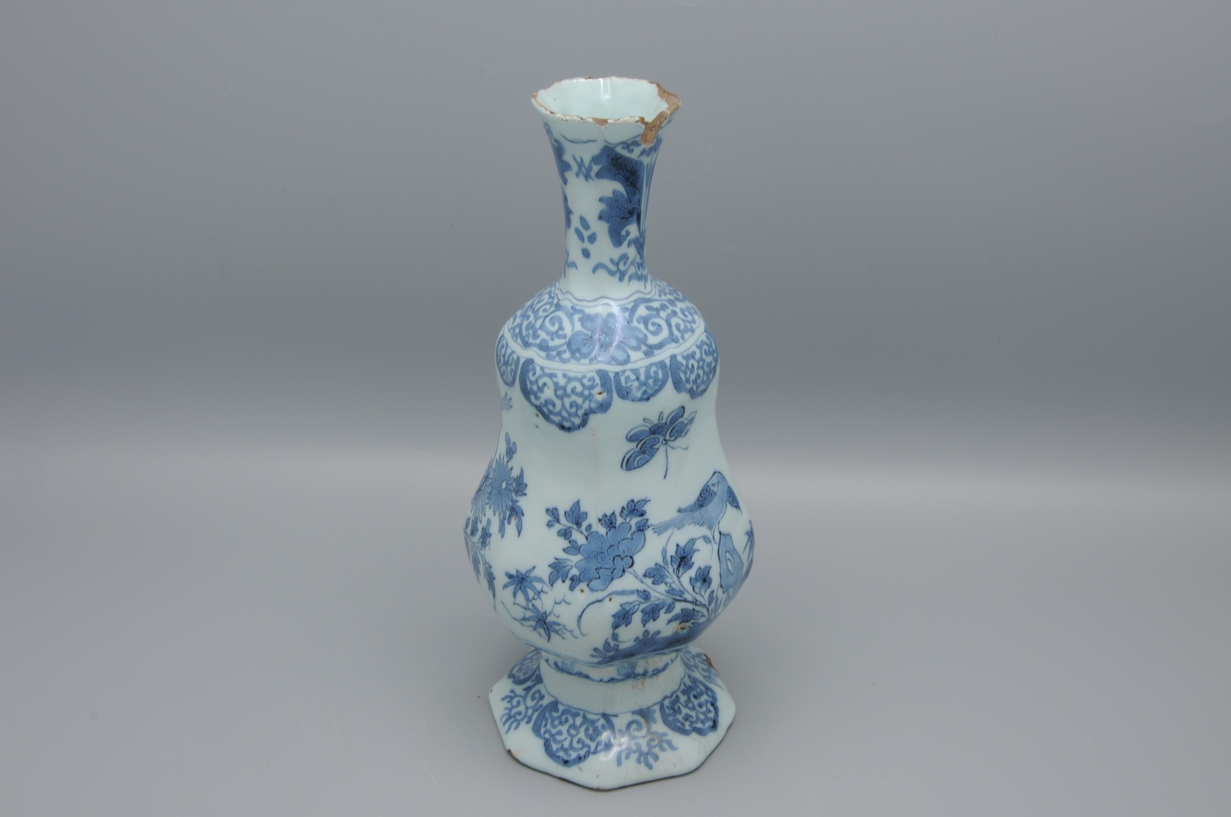 18th Century Delft - octagonal kalbas shaped vase,  late 17th century For Sale