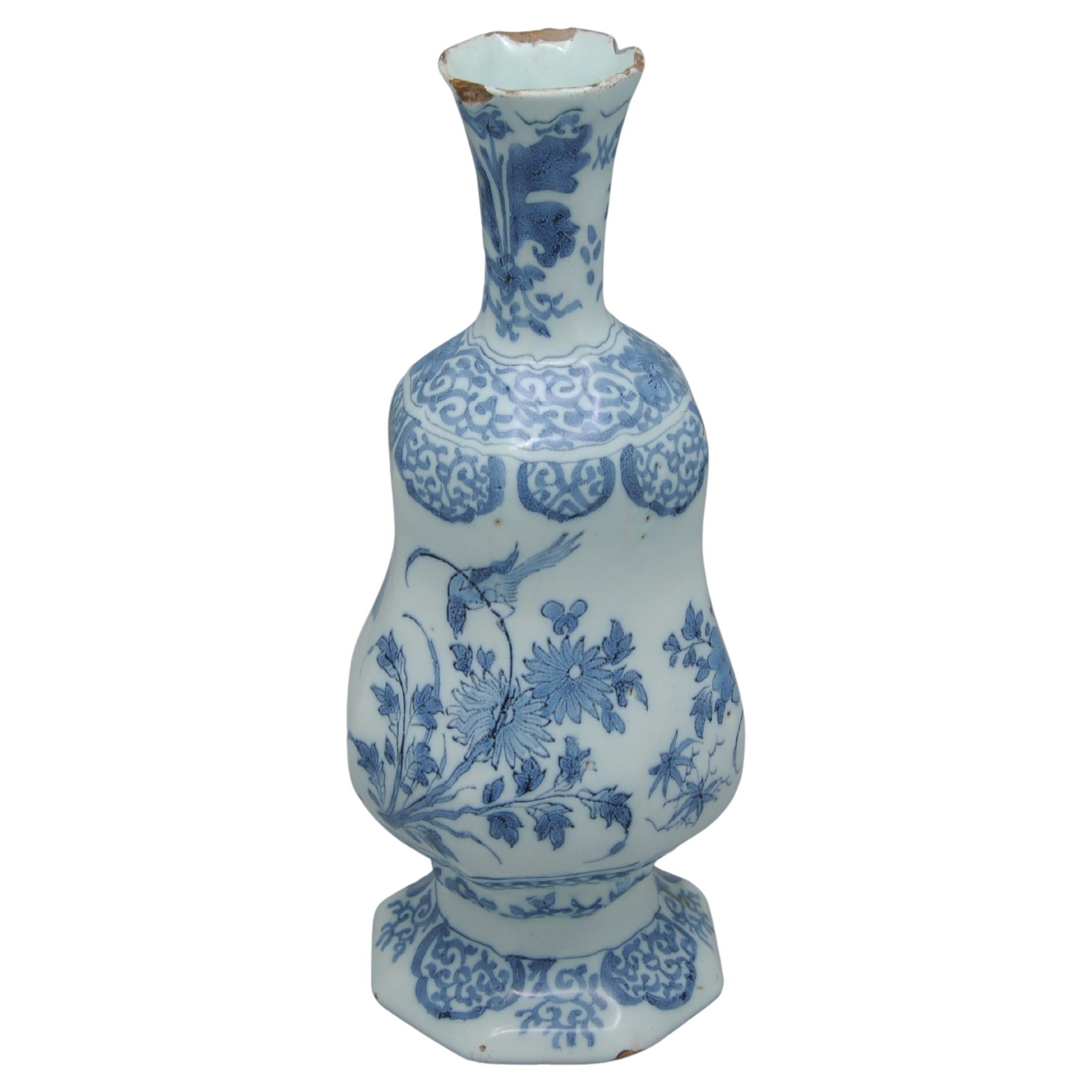Delft - octagonal kalbas shaped vase,  late 17th century For Sale