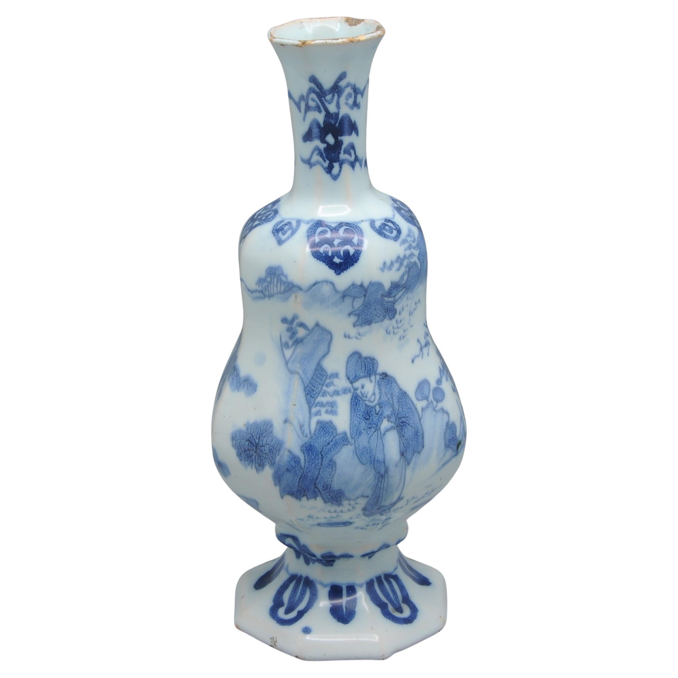 Delft - octagonal kalbas shaped vase,  late 17th century For Sale