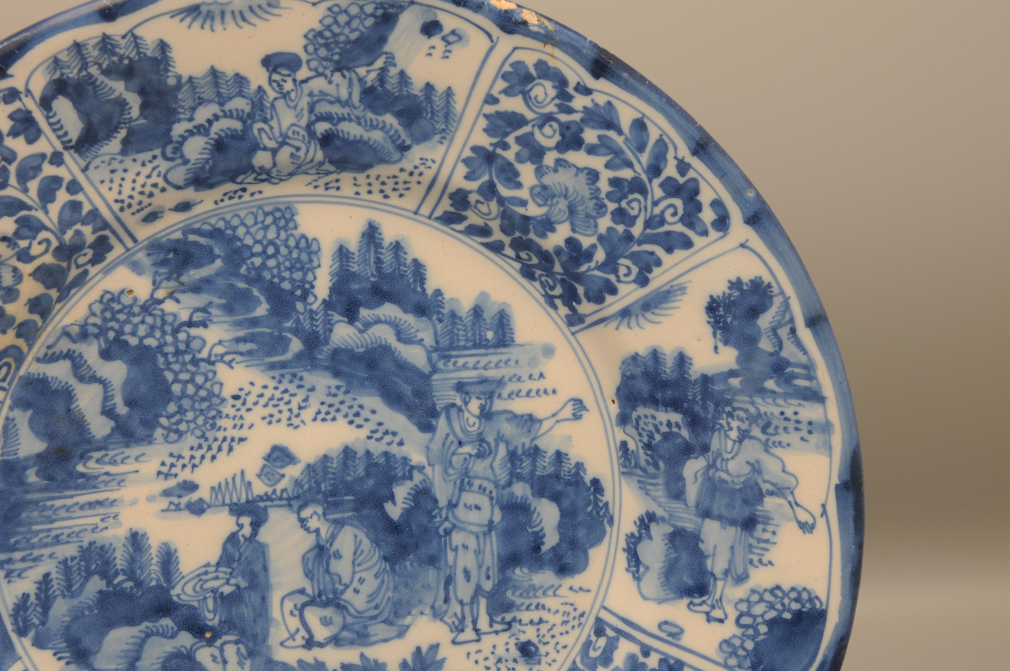 Delft or Hanau- Wanli style dish, late 17th century In Good Condition For Sale In DELFT, NL