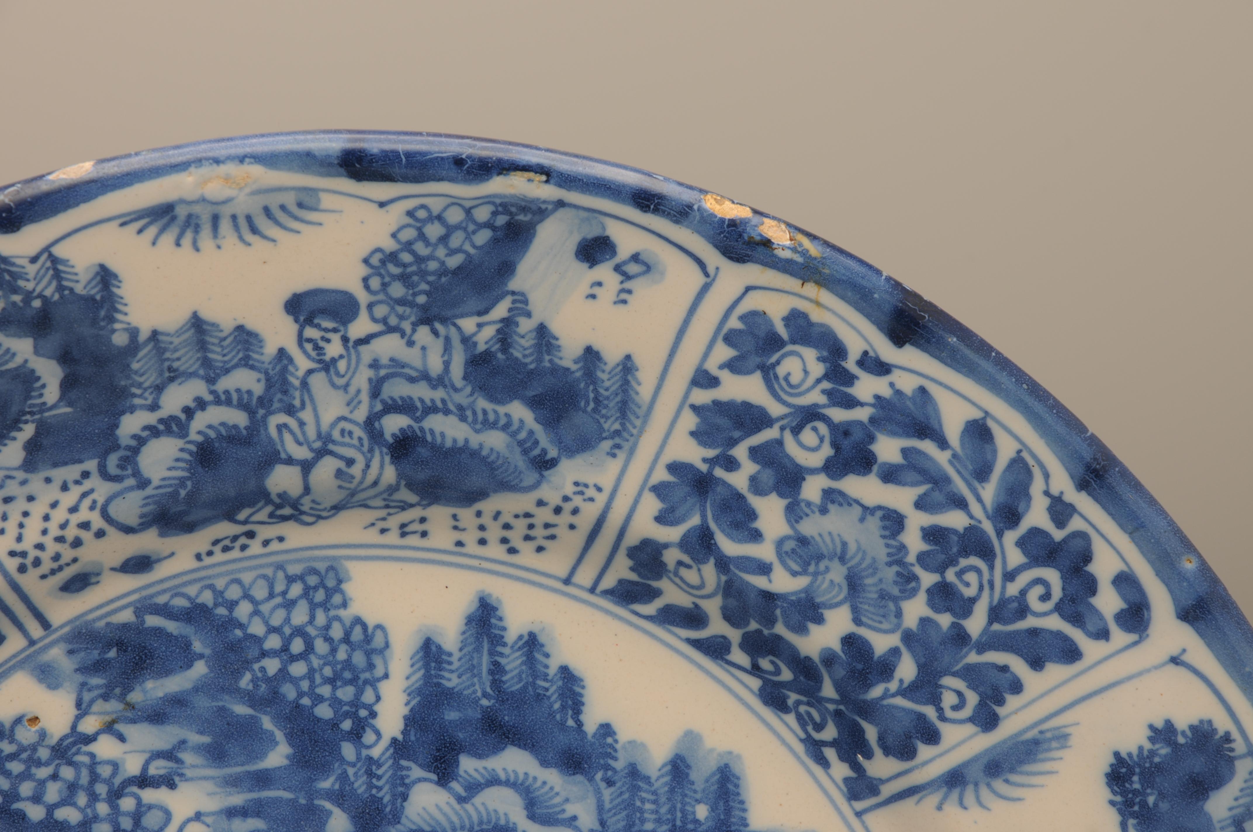 Poterie Plat de style Delft ou Hanau- Wanli, fin du 17e siècle en vente