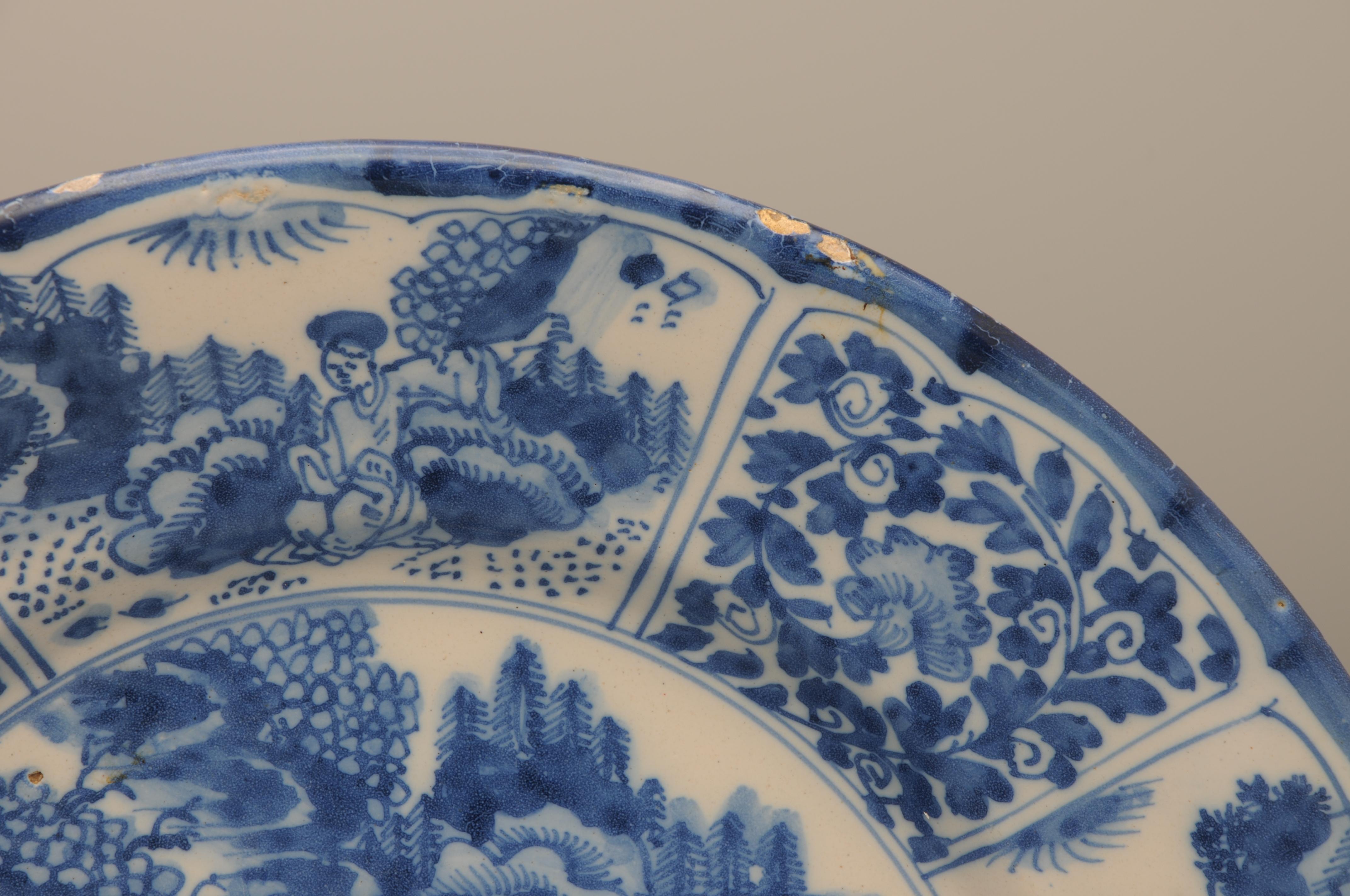 Earthenware Delft or Hanau- Wanli style dish, late 17th century For Sale