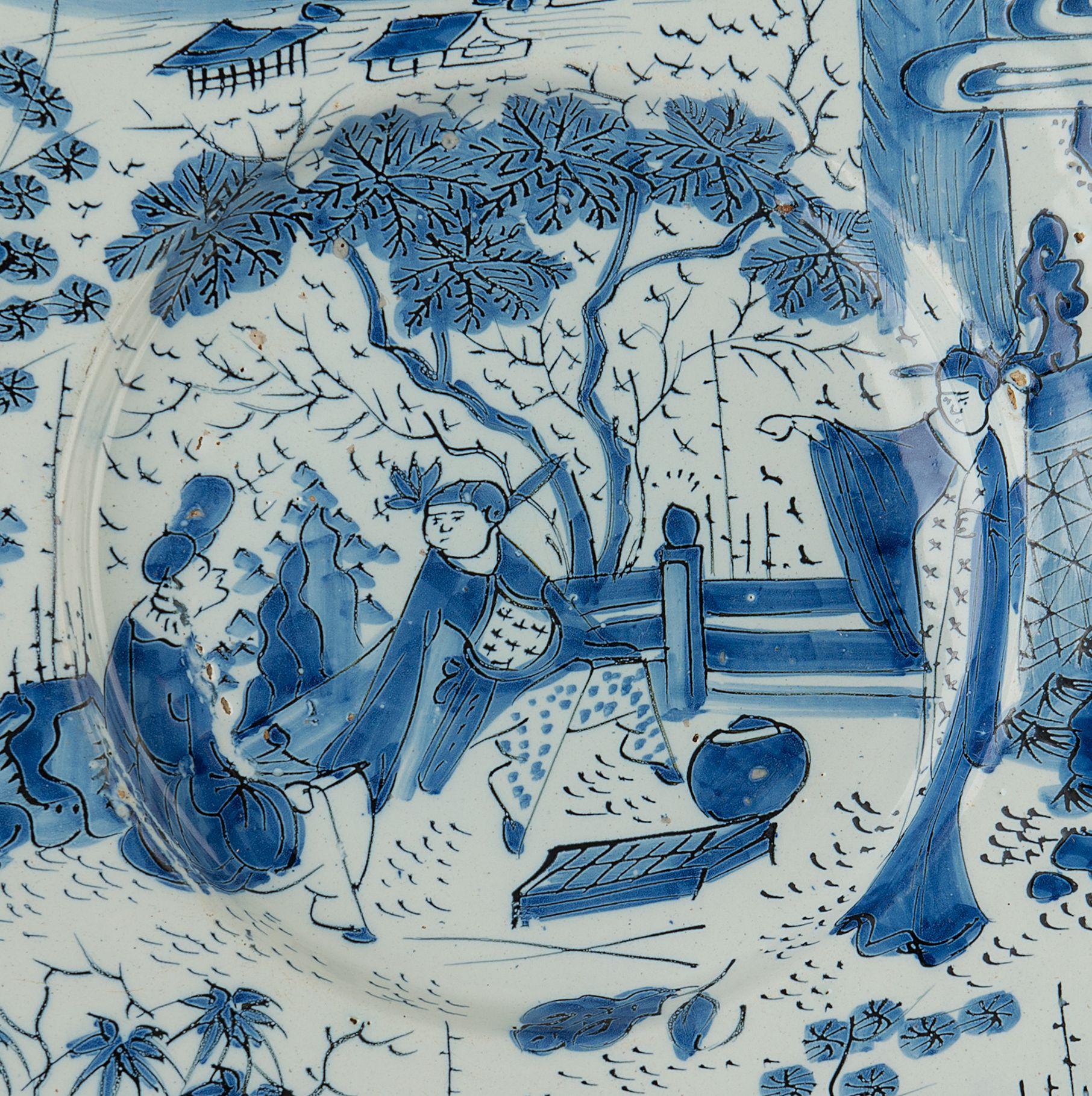 Delft, Paar blau-weiße Chinoiserie-Teller aus Delfter Porzellan, 1680 - 1700 (Handbemalt) im Angebot