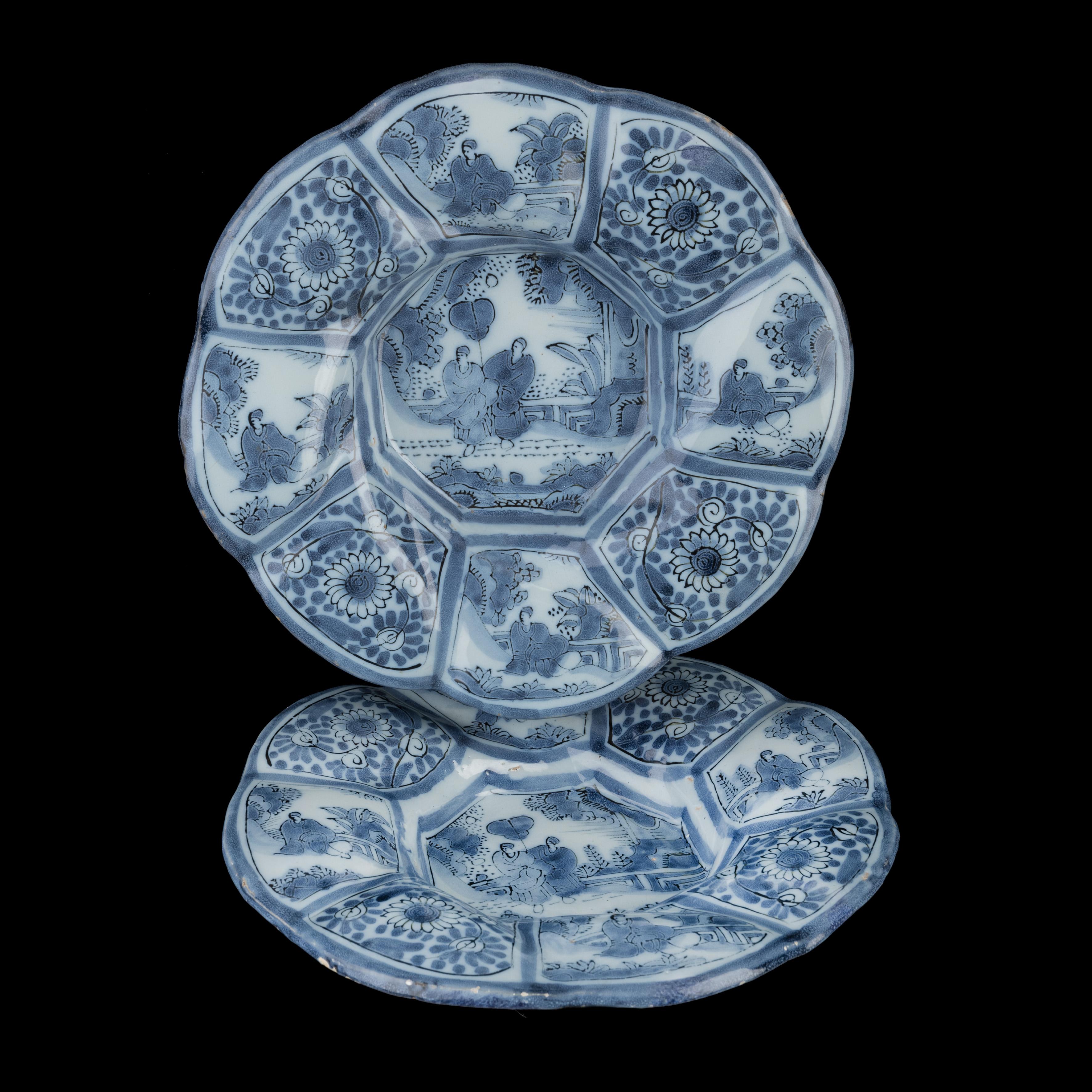 Delft Pair of blue and white chinoiserie lobed dishes 1680-1700  For Sale 6