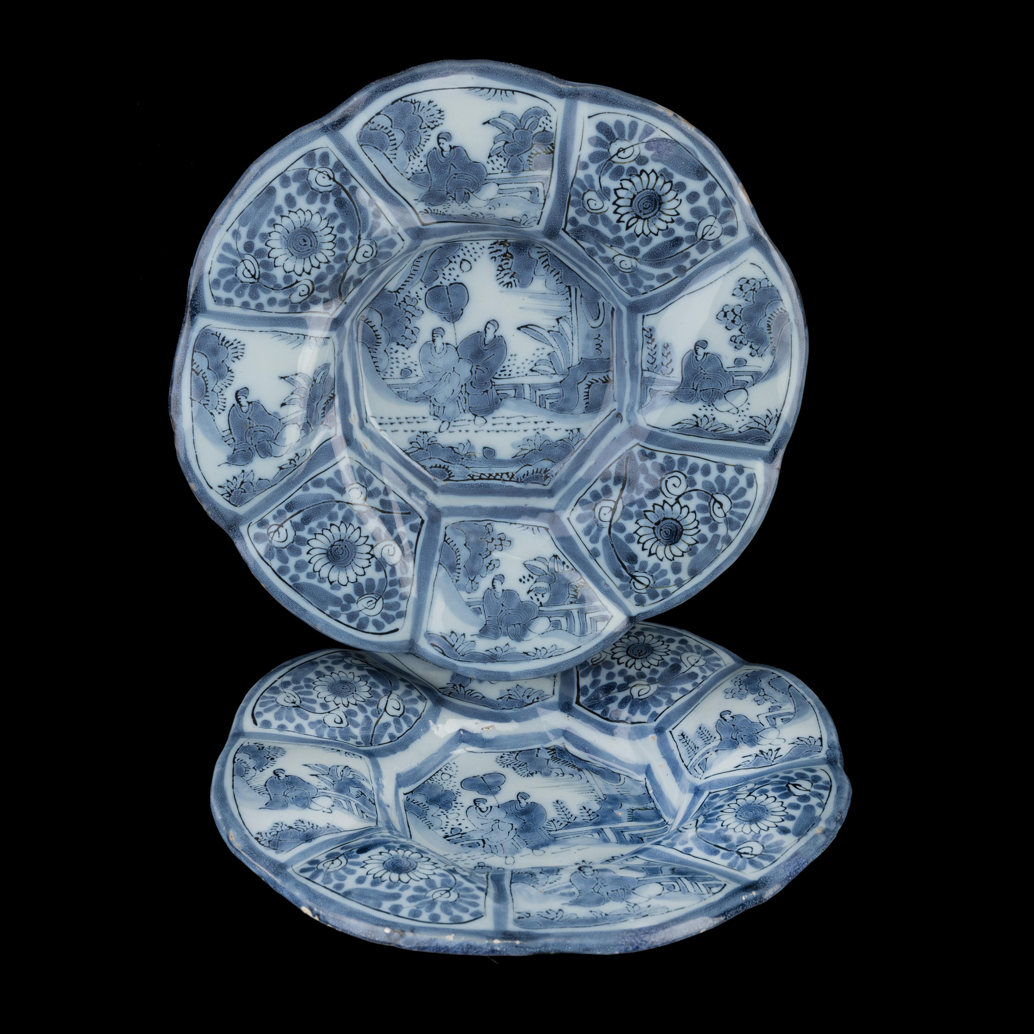 Delft Pair of blue and white chinoiserie lobed dishes 1680-1700 For Sale 6