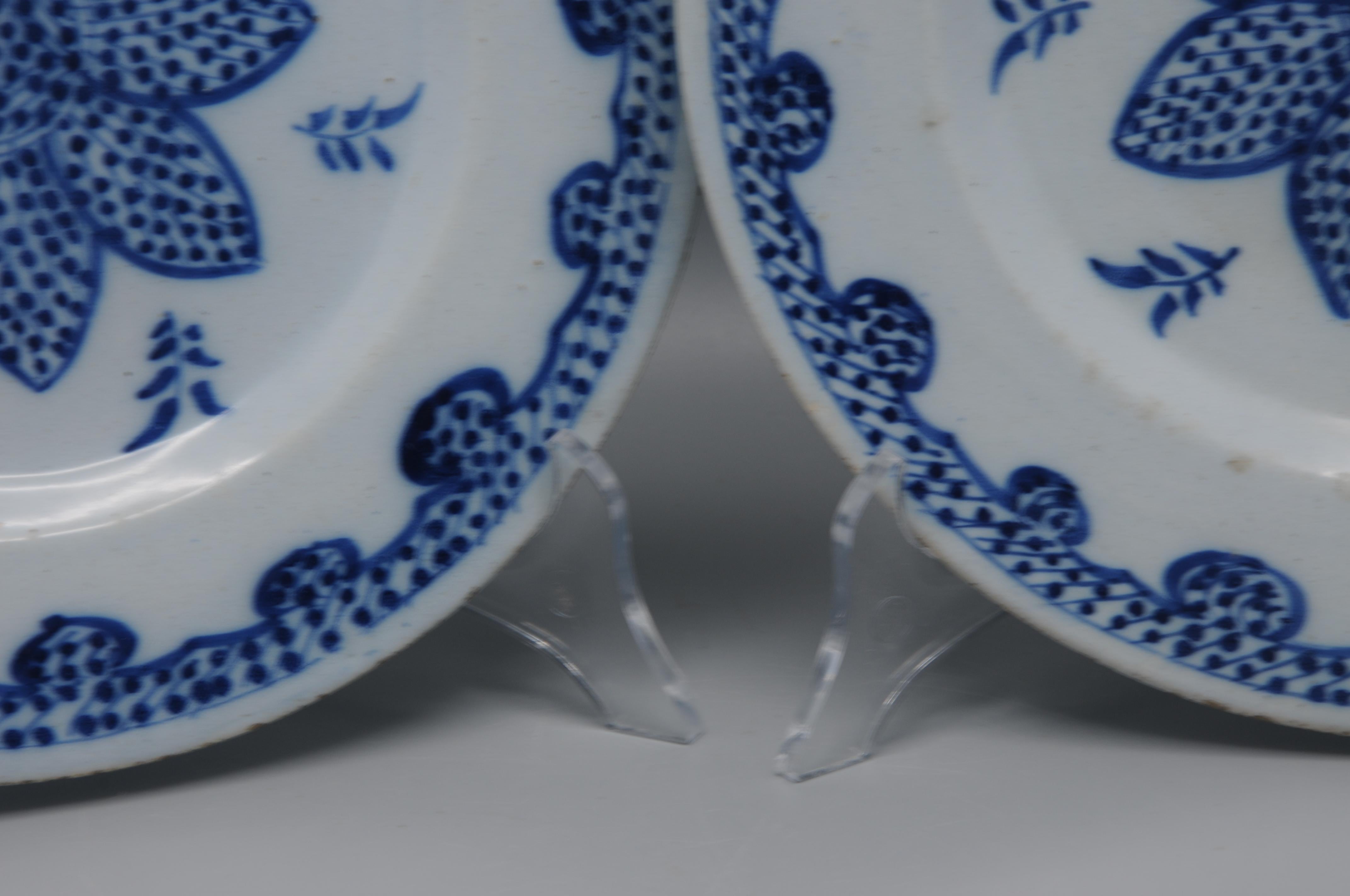 XVIIIe siècle et antérieur Delft - Pair of blue and white Delftware plates - 18th century en vente