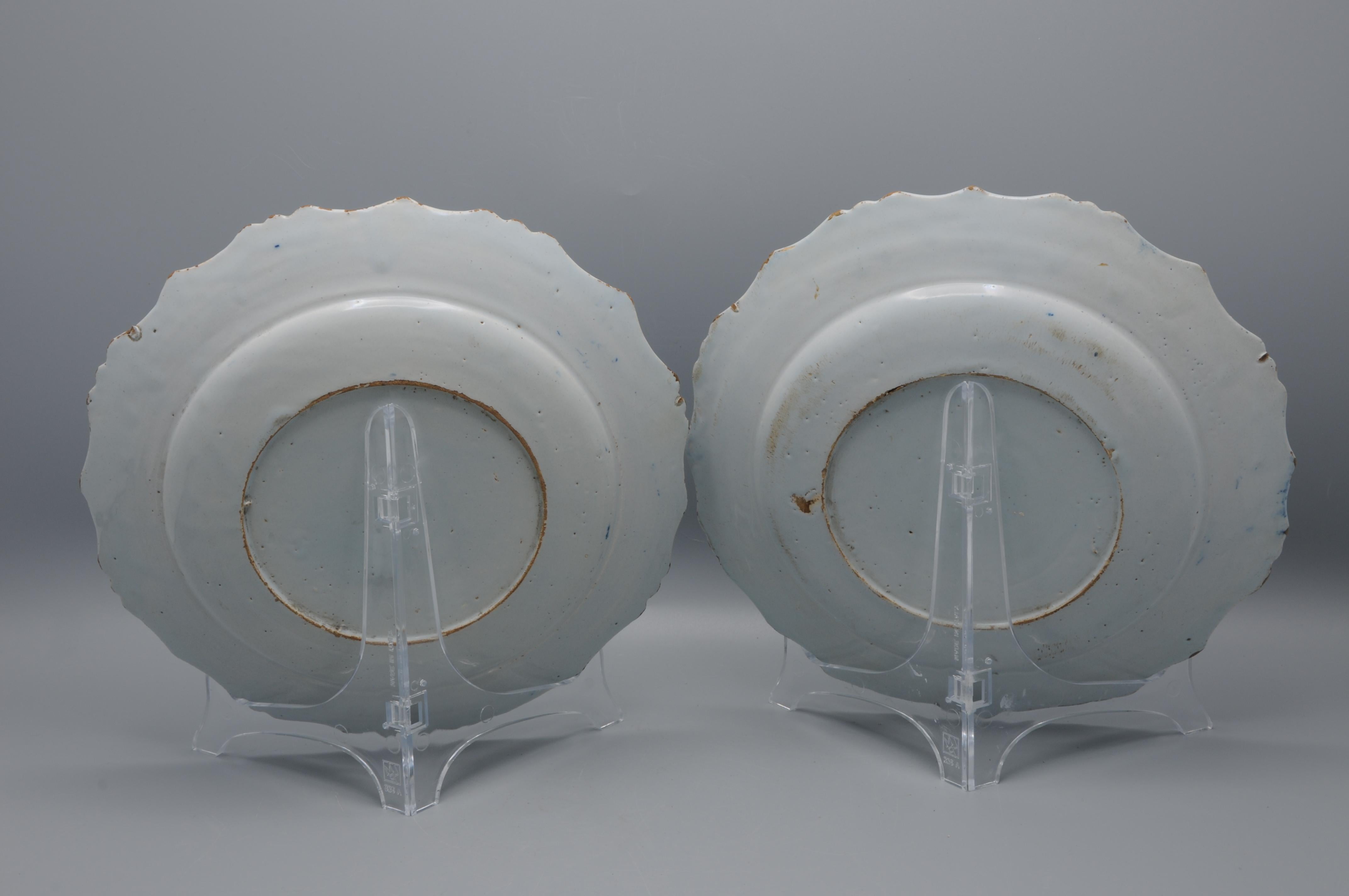 Delft - Pair of blue and white Delftware plates - 18th century For Sale 1