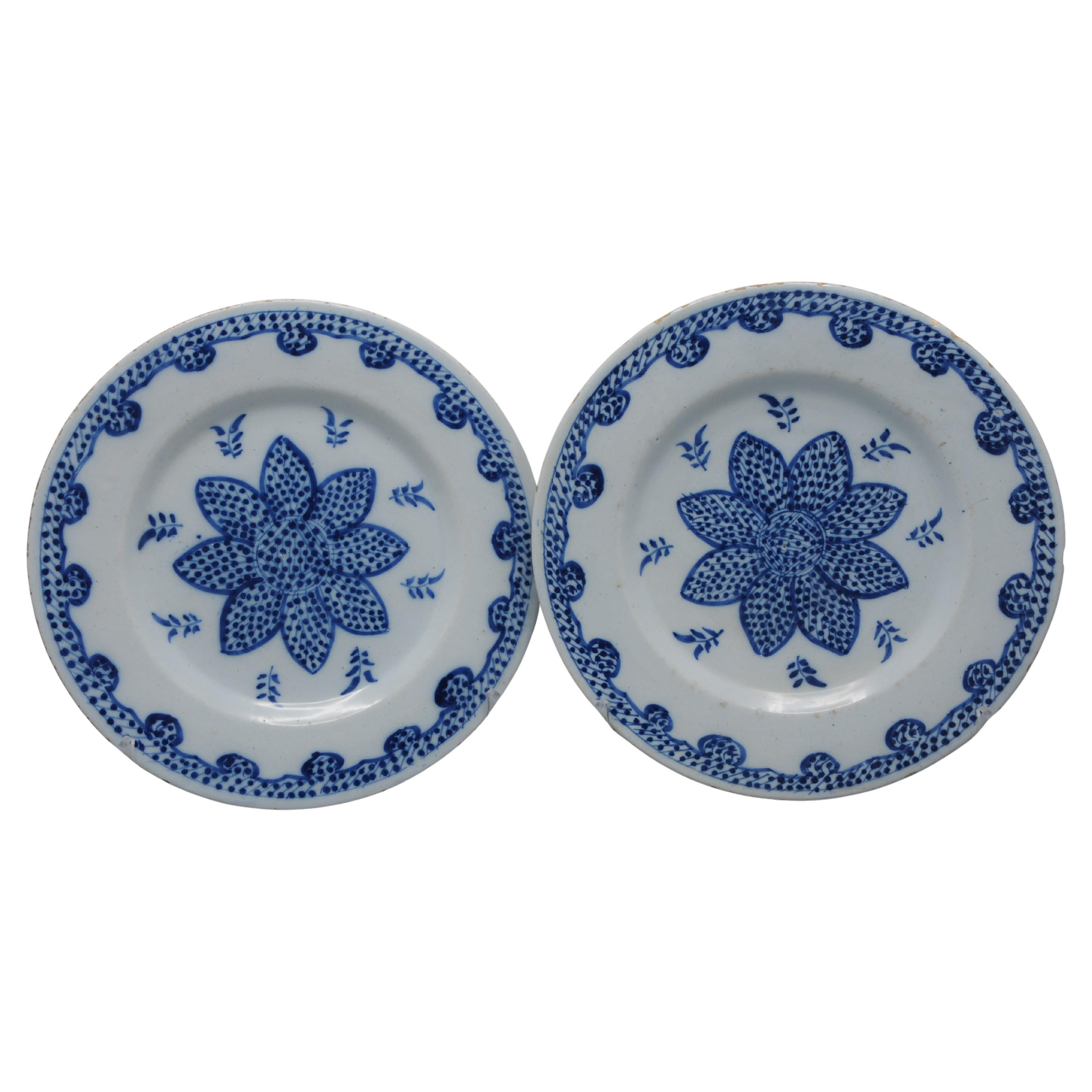 Delft - Pair of blue and white Delftware plates - 18th century