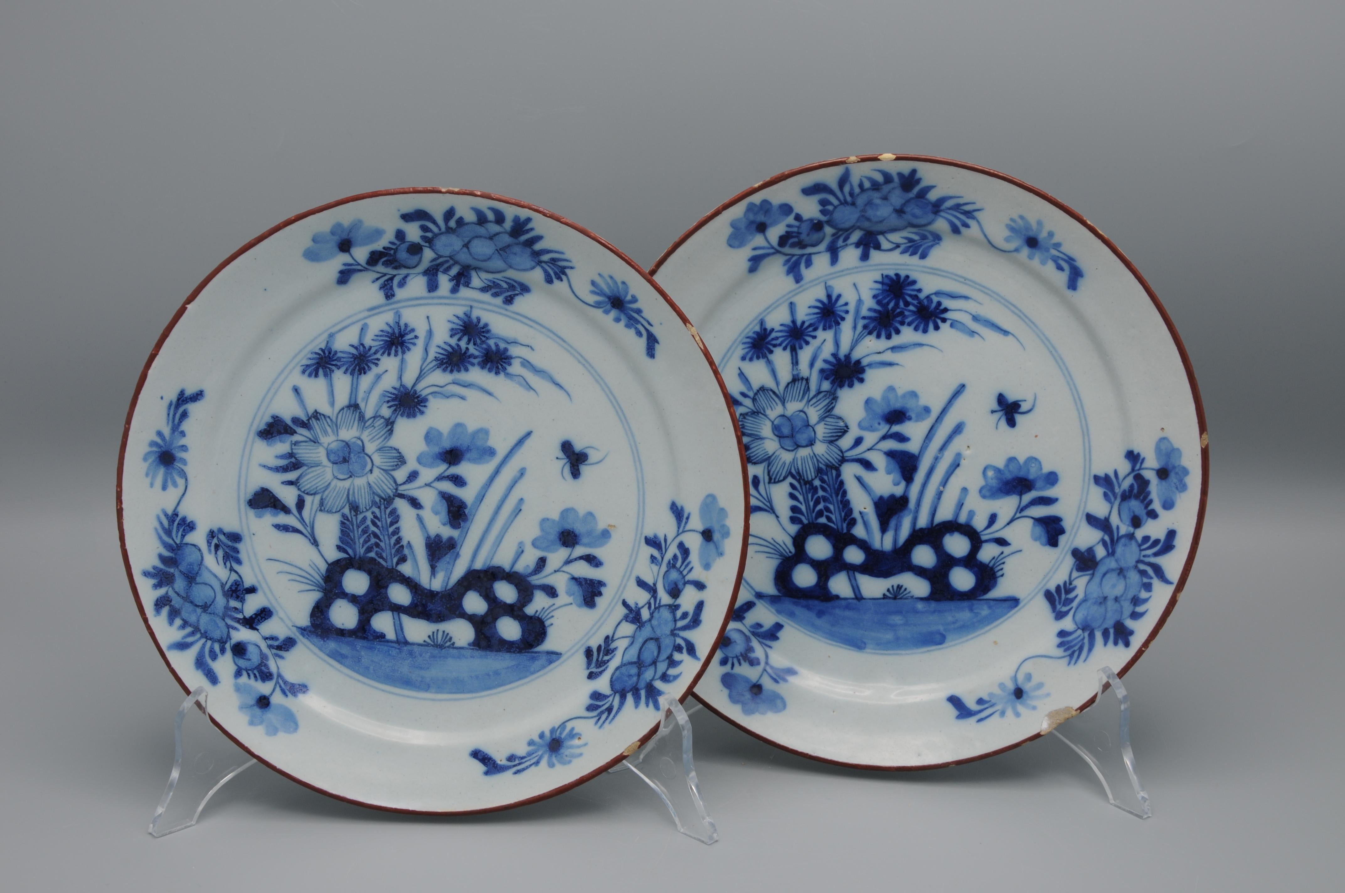 Delft - Pair of blue and white Delftware plates - 18th century For Sale 5