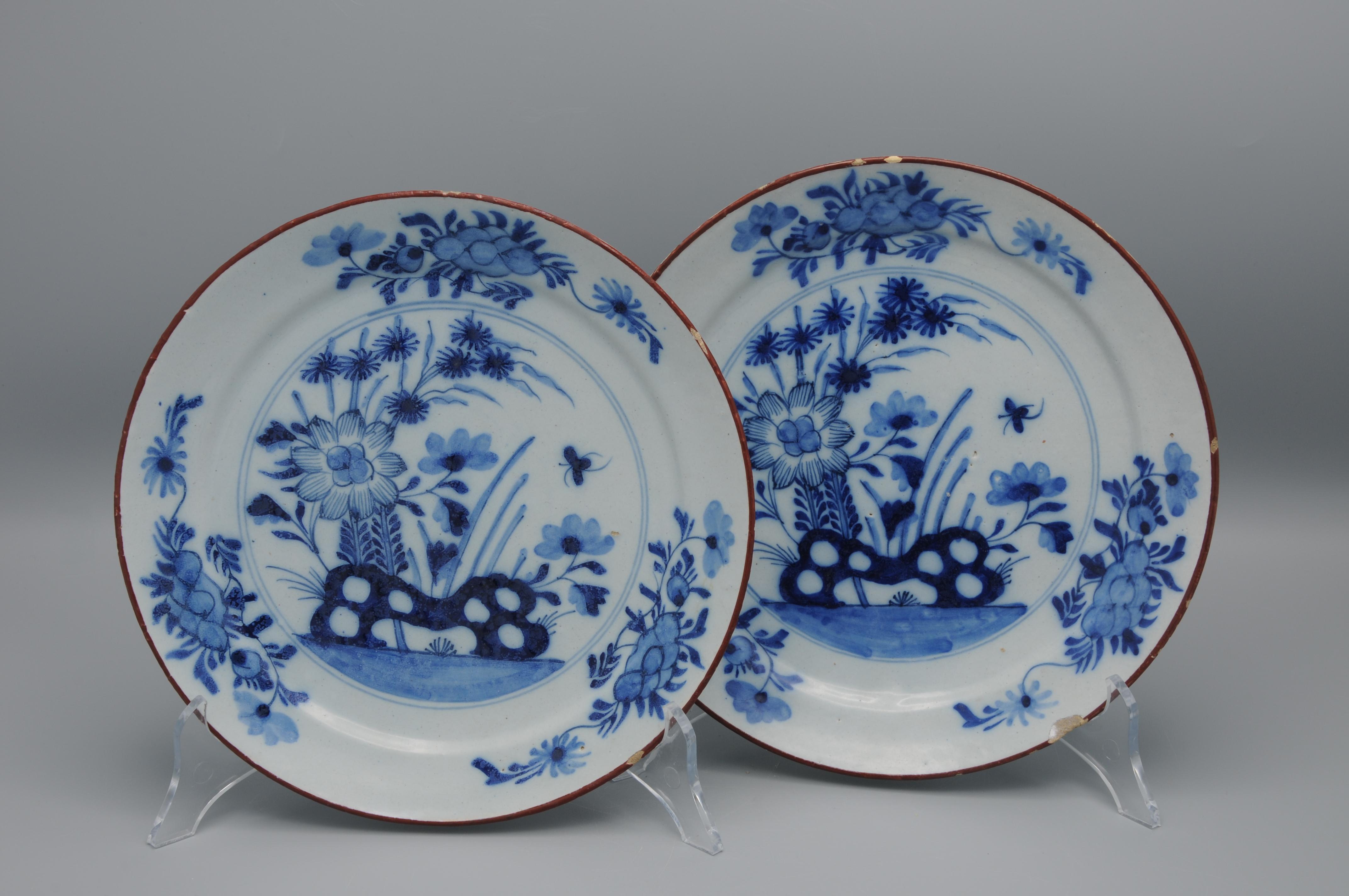 Delft - Pair of blue and white Delftware plates - 18th century For Sale 6