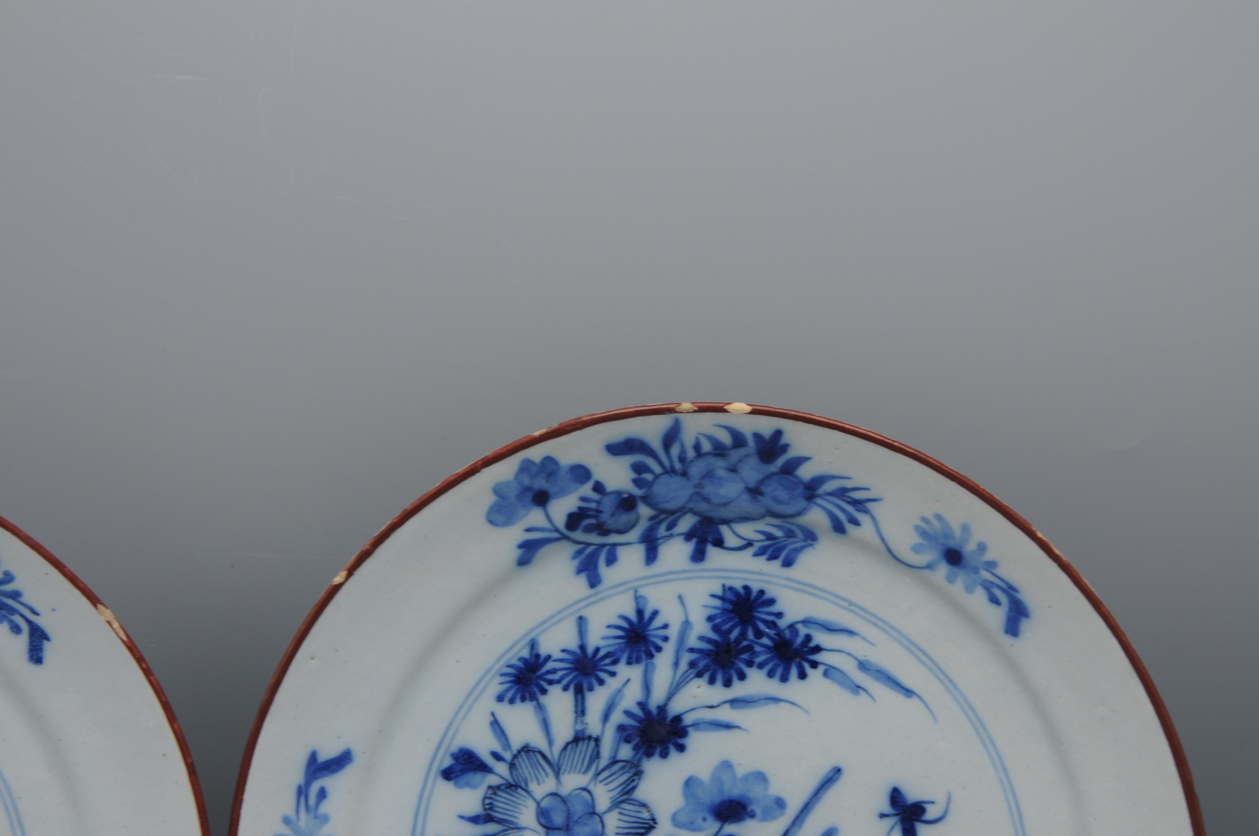 Dutch Delft - Pair of blue and white Delftware plates - 18th century For Sale