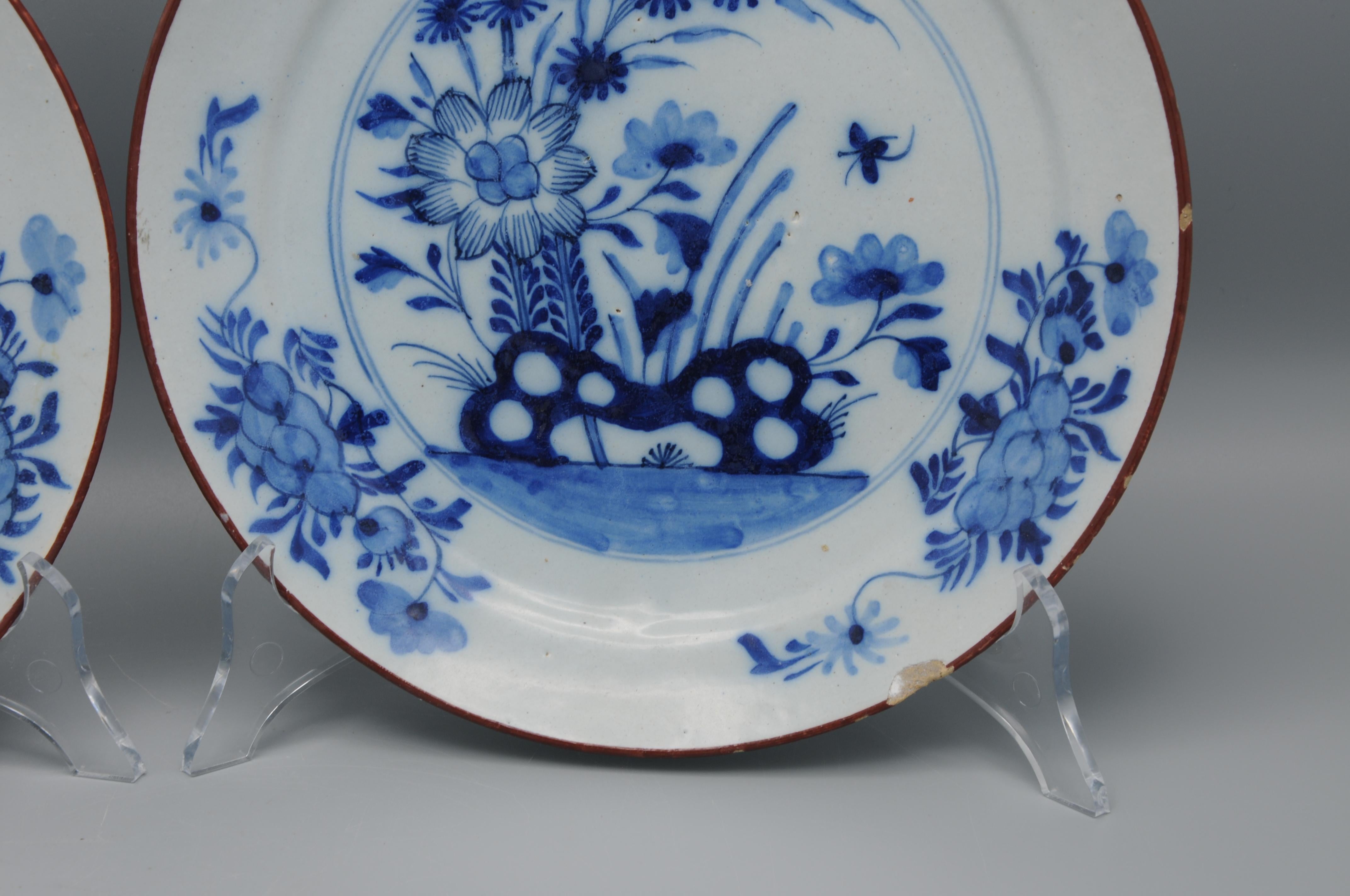 Glazed Delft - Pair of blue and white Delftware plates - 18th century For Sale