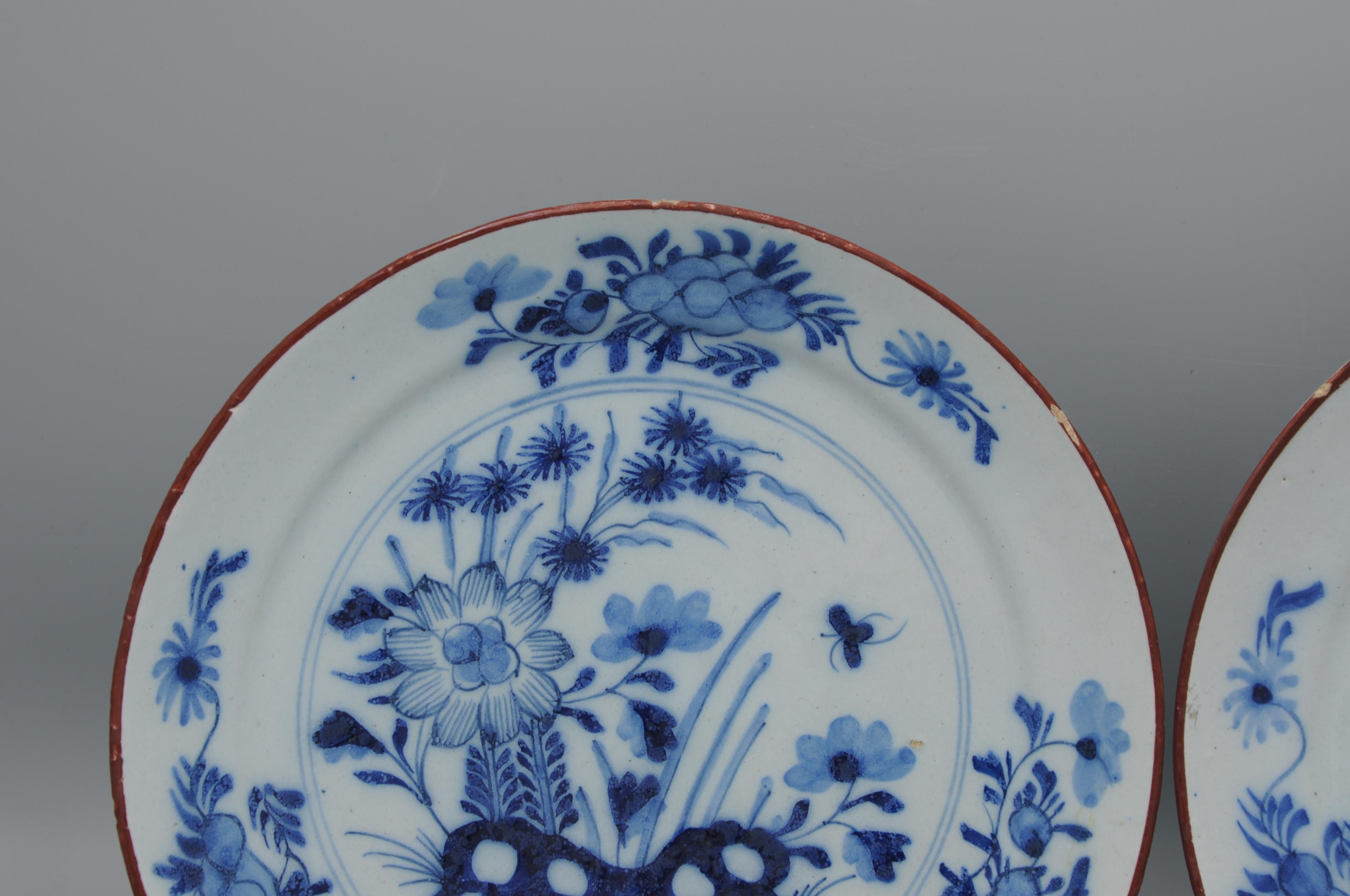 18th Century and Earlier Delft - Pair of blue and white Delftware plates - 18th century For Sale