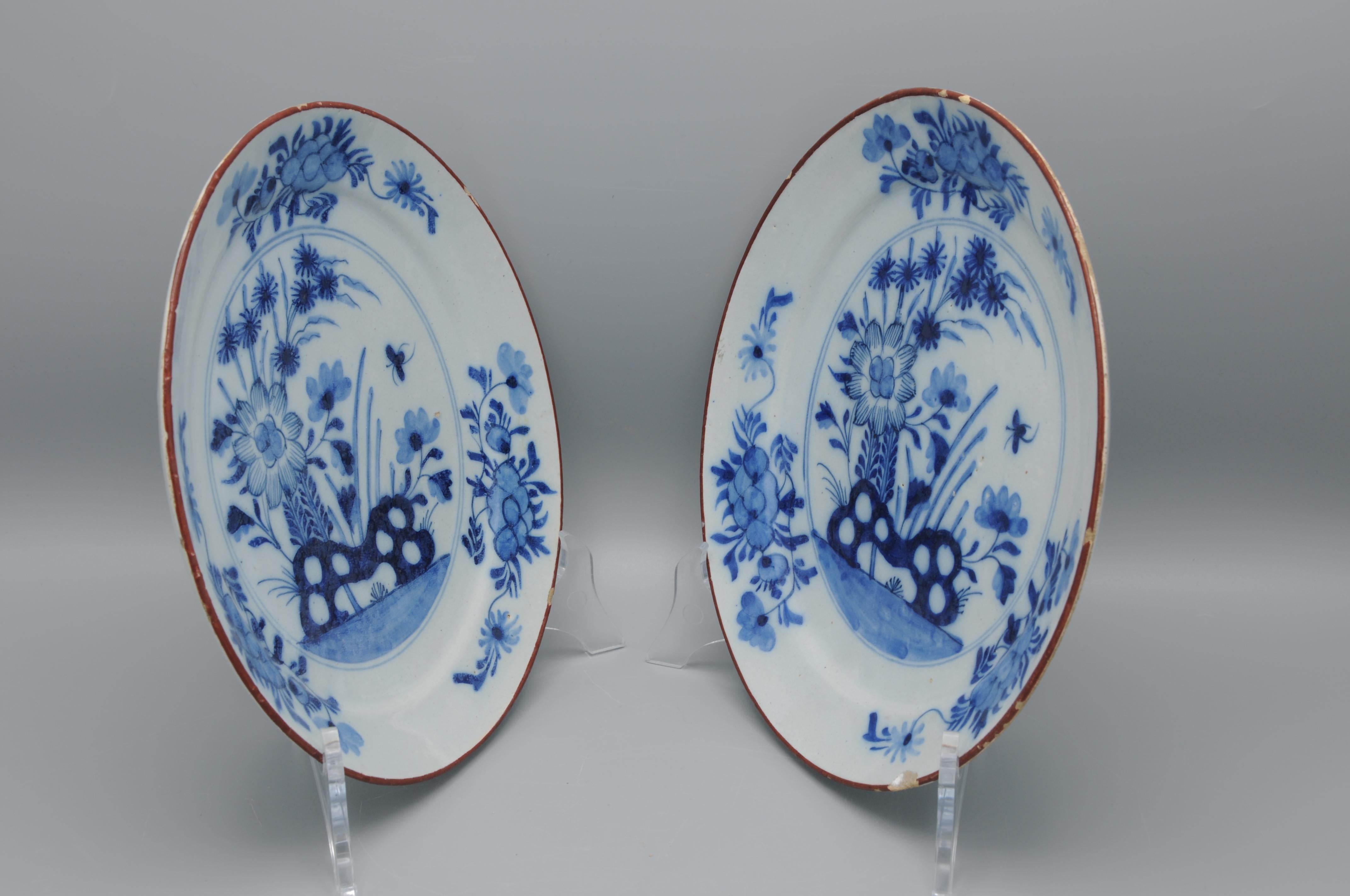 Earthenware Delft - Pair of blue and white Delftware plates - 18th century For Sale
