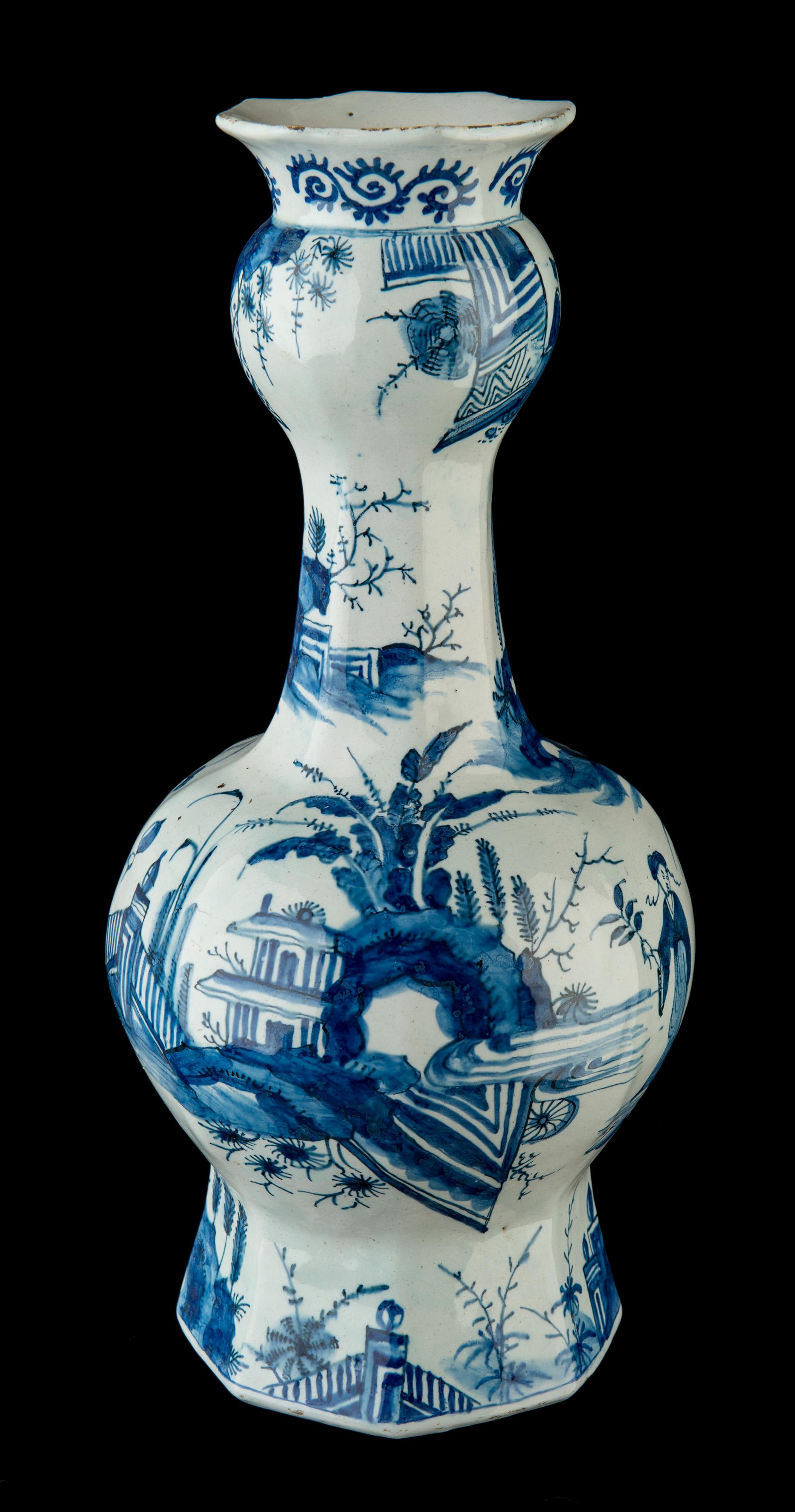 Delft, Pair of Blue and White Garlic-Head Bottle Vases, circa 1700 3