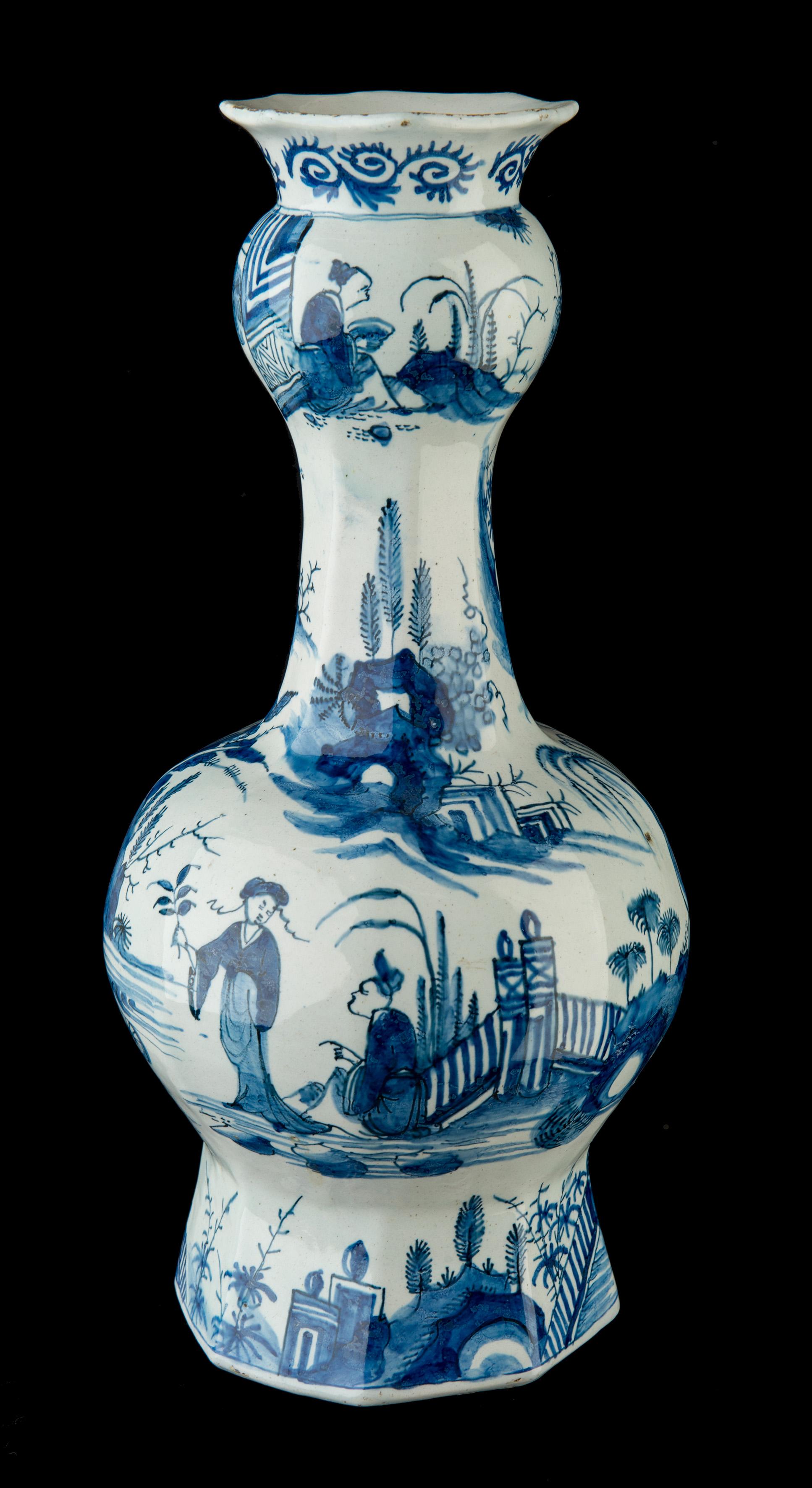 Delft, Pair of Blue and White Garlic-Head Bottle Vases, circa 1700 4