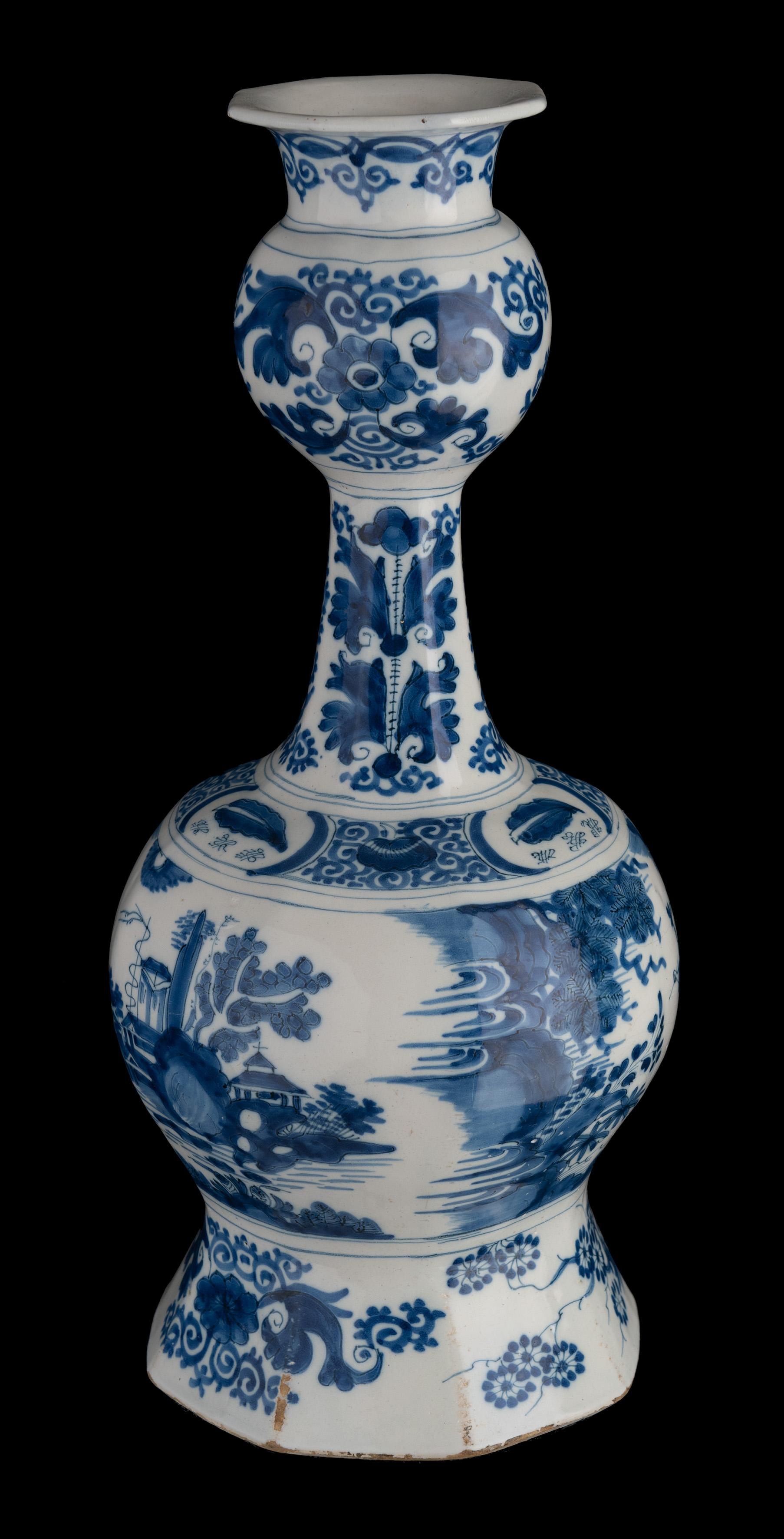 Baroque Delft Pair of blue and white garlic-head chinoiserie bottle vases 1680-1690 For Sale