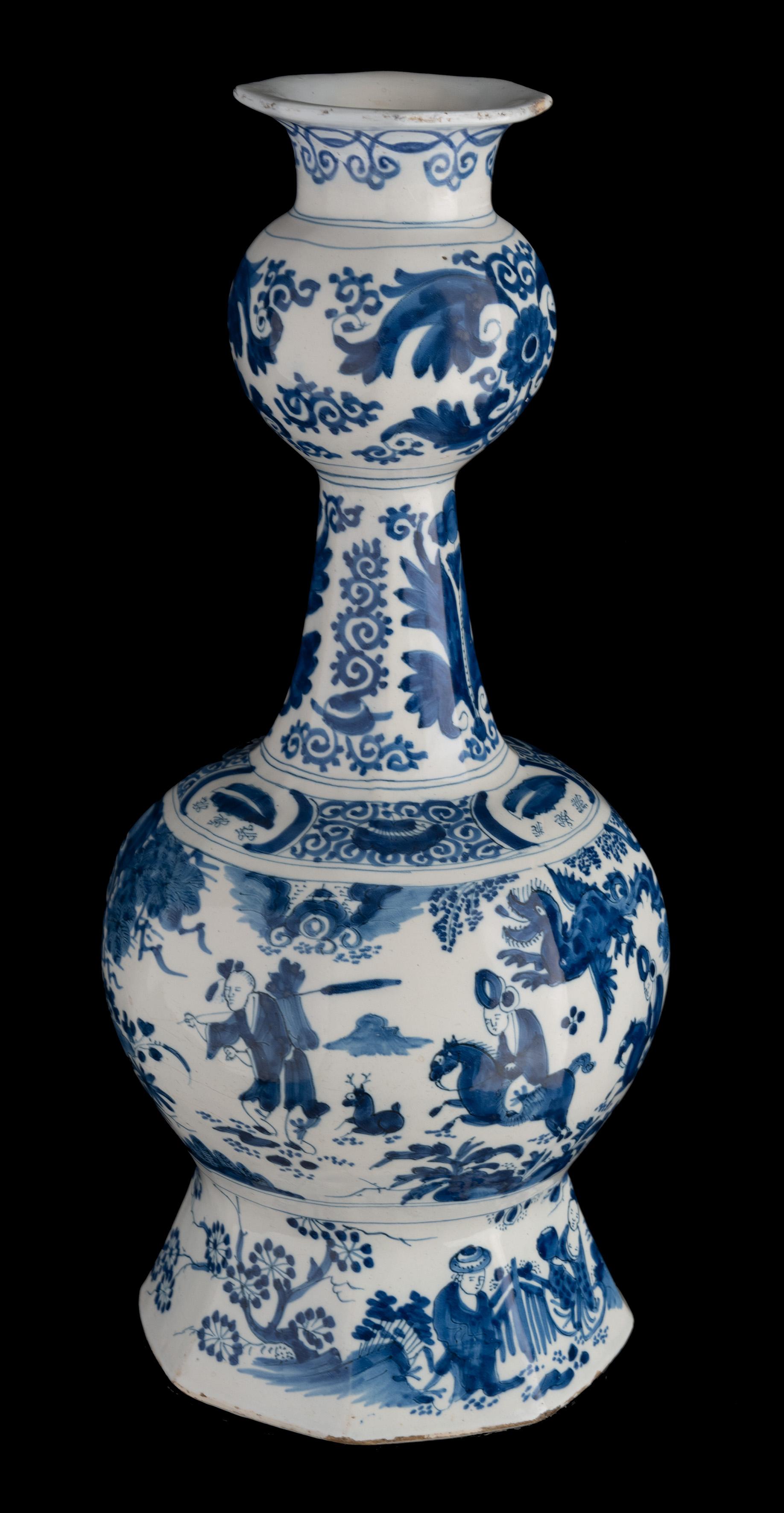 17th Century Delft Pair of blue and white garlic-head chinoiserie bottle vases 1680-1690 For Sale