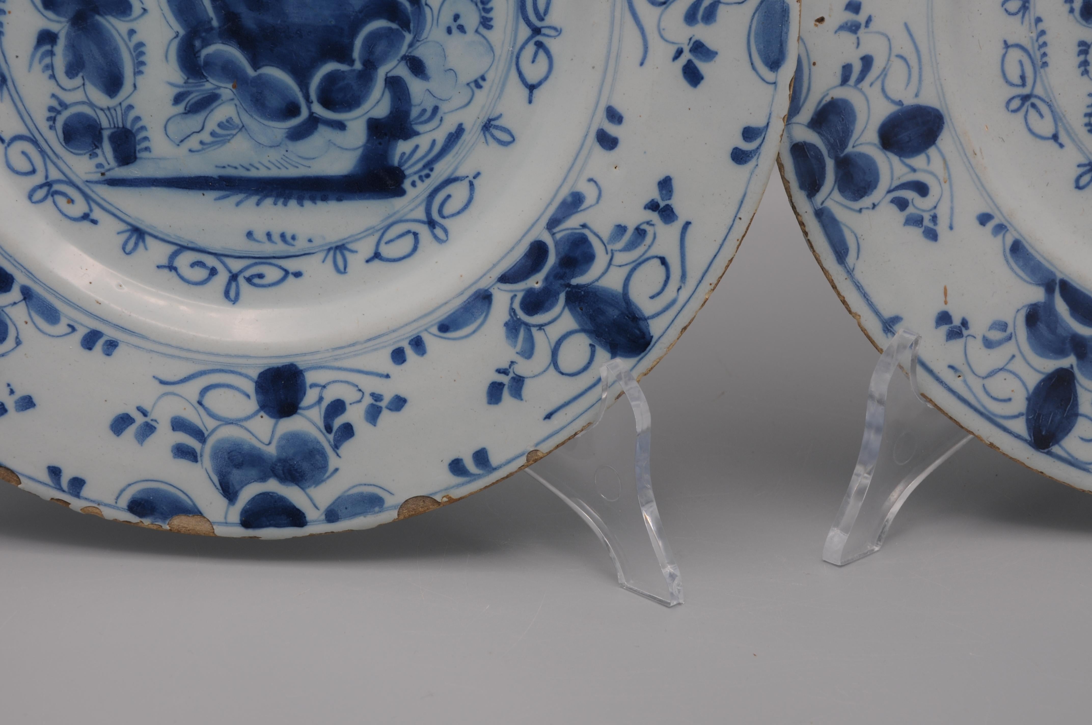Delft - Pareja de platos florales azules Delfware - Siglo XVIII en venta 4