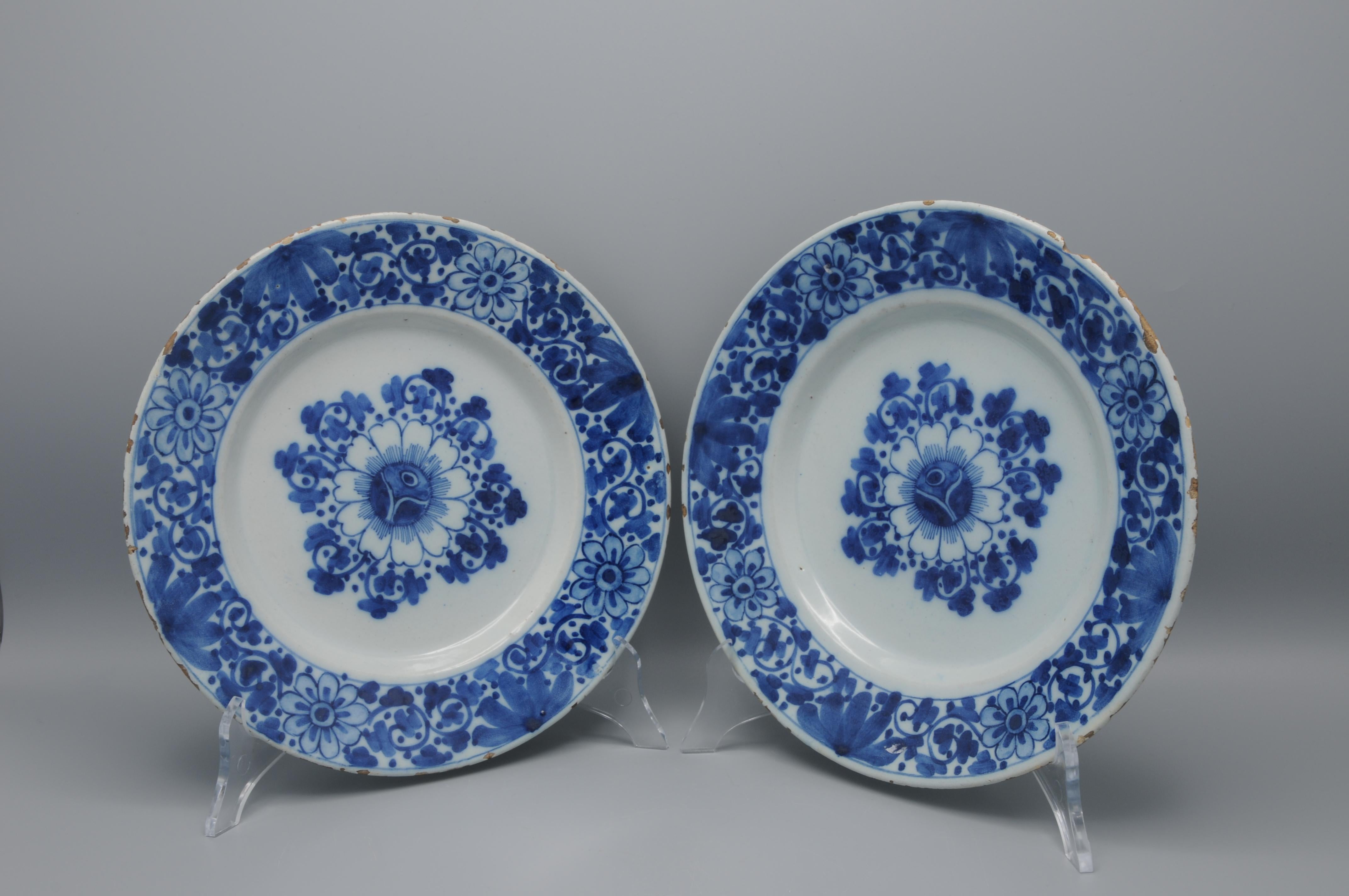Delft - Pareja de platos florales azules Delfware - Siglo XVIII Holandés en venta