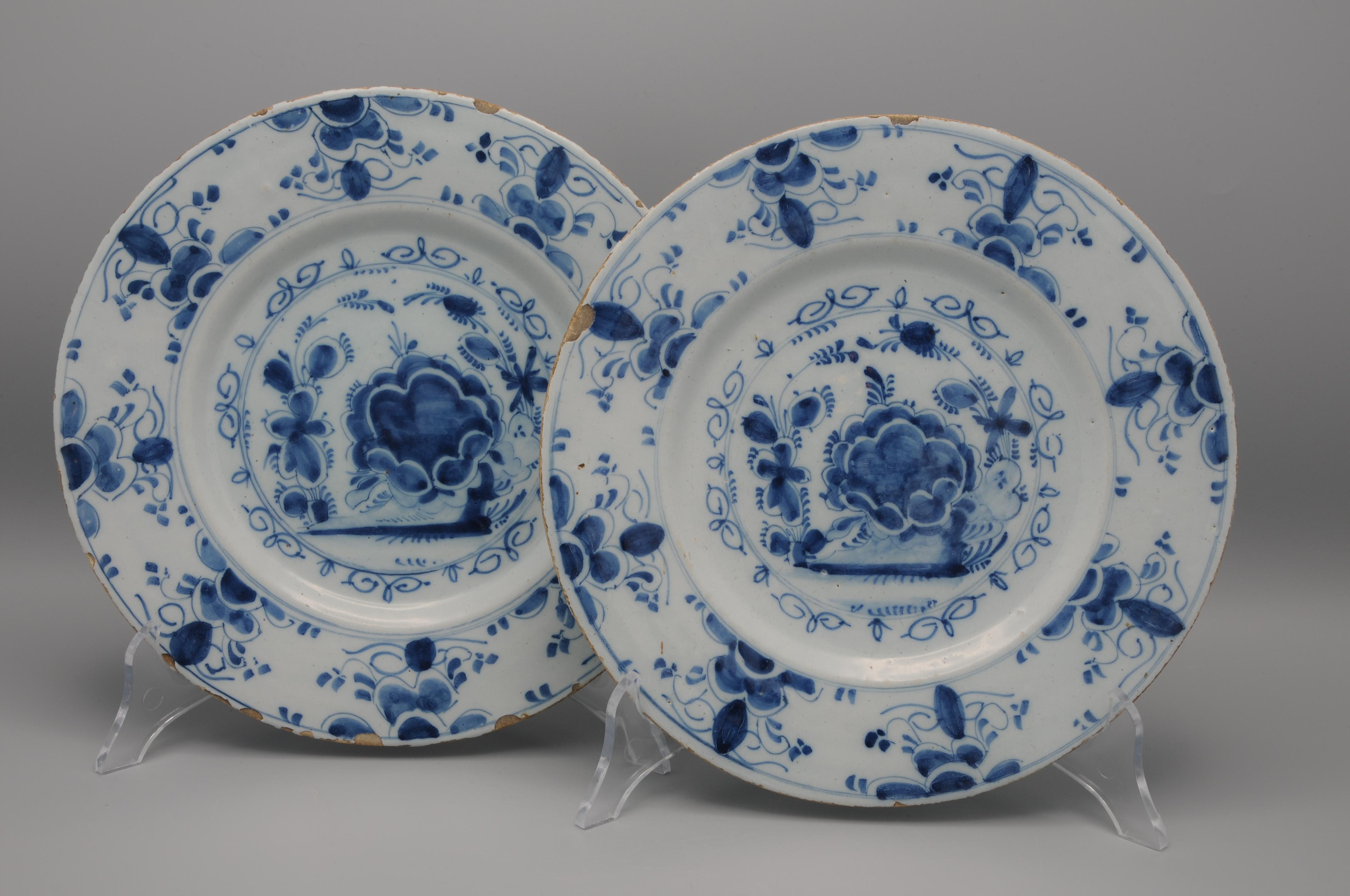 Delft - Pareja de platos florales azules Delfware - Siglo XVIII Holandés en venta