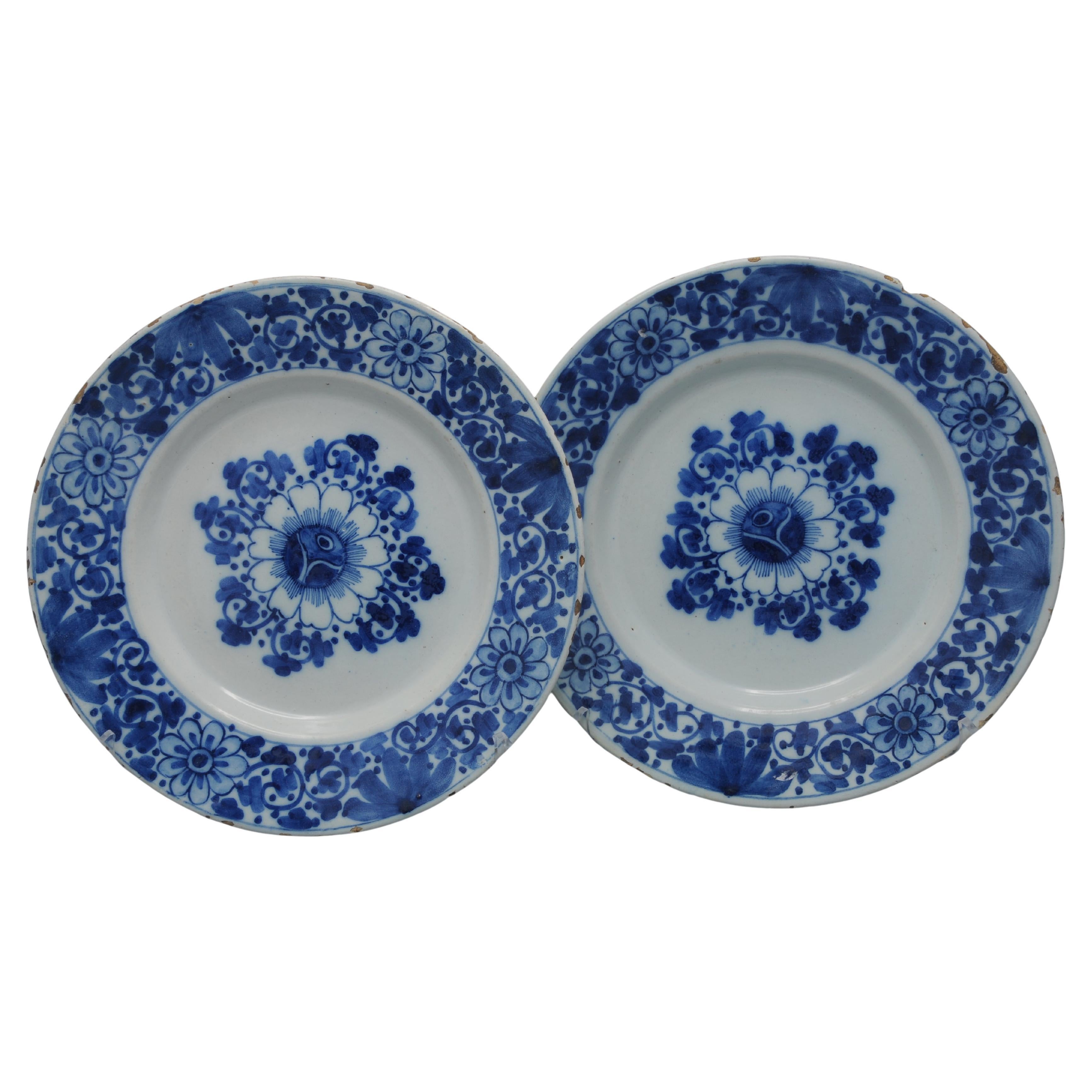 Delft - Pareja de platos florales azules Delfware - Siglo XVIII en venta