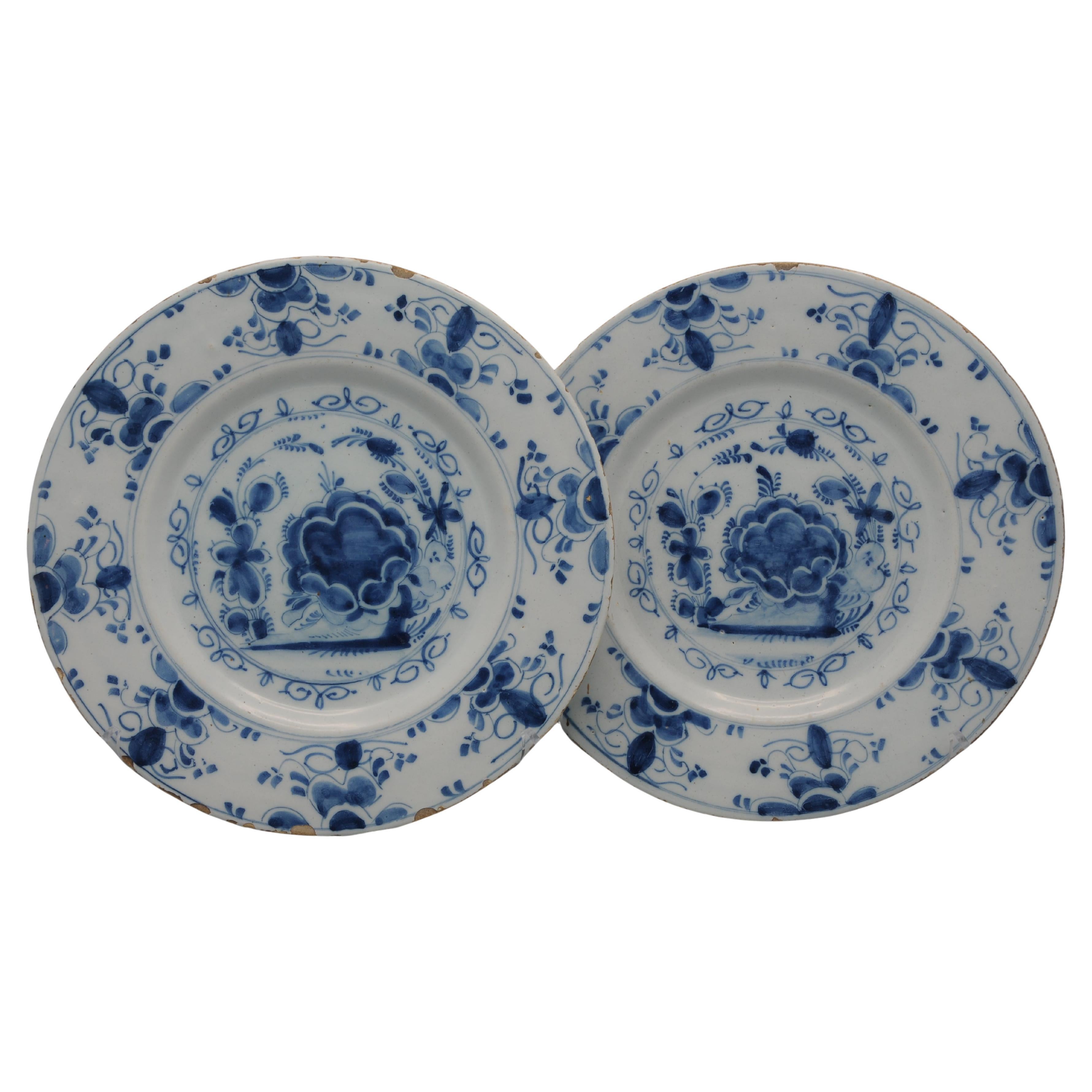 Delft - Pareja de platos florales azules Delfware - Siglo XVIII