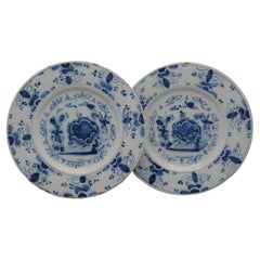 Delft - Pareja de platos florales azules Delfware - Siglo XVIII