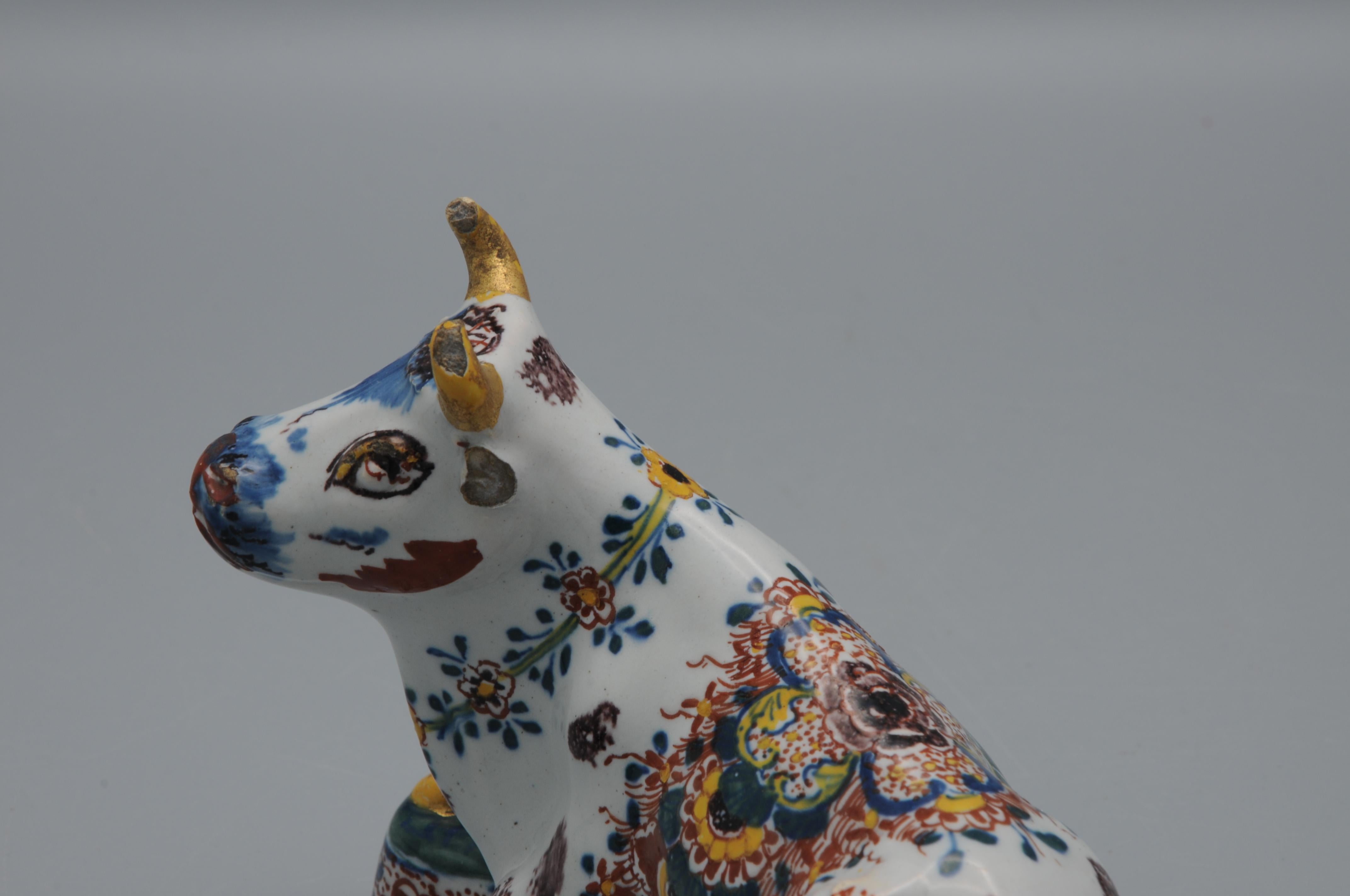 Delft - Pair of Delft polychrome Figurines of Cows, second half 18th century For Sale 5