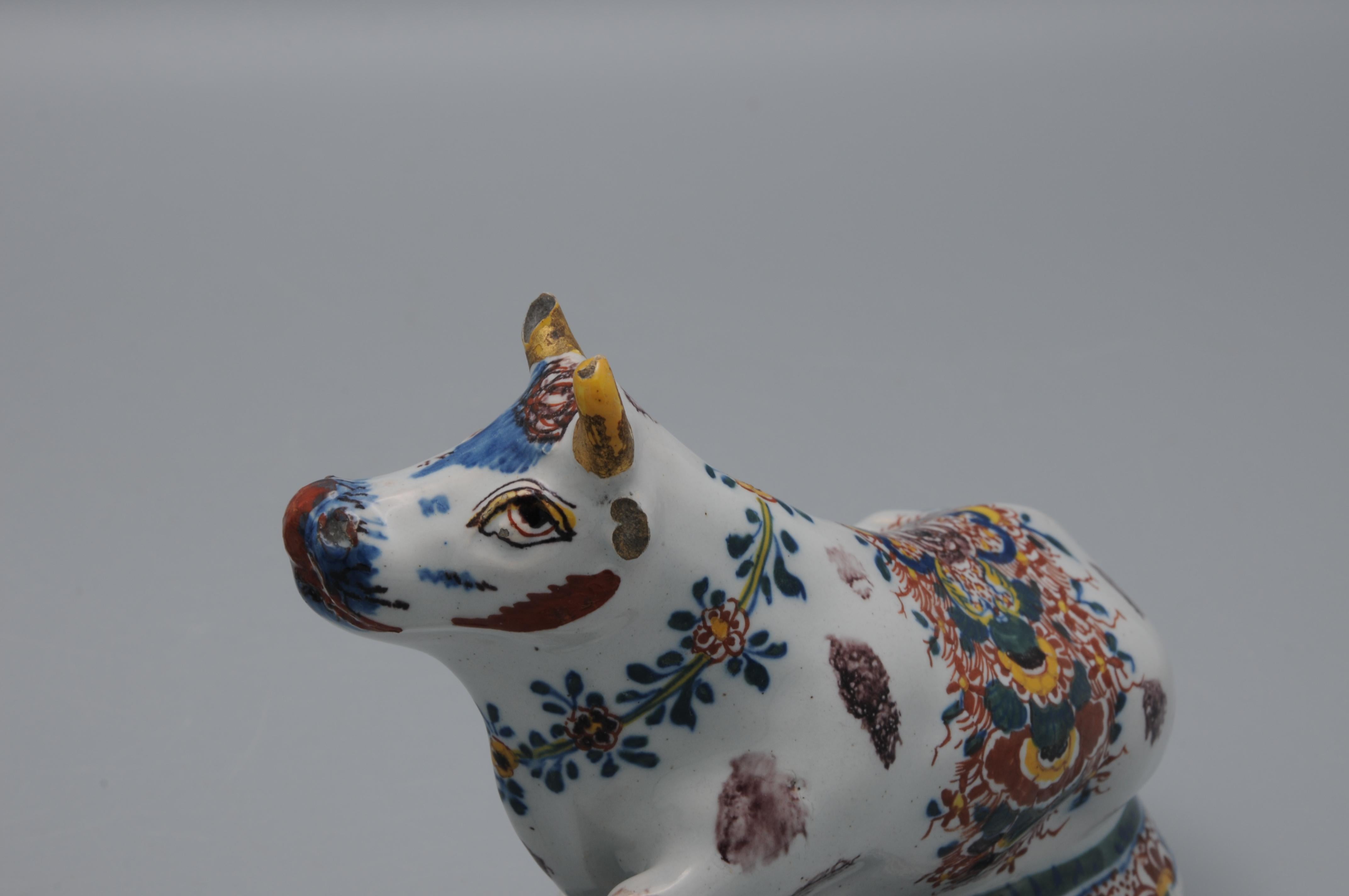 Delft - Pair of Delft polychrome Figurines of Cows, second half 18th century For Sale 7