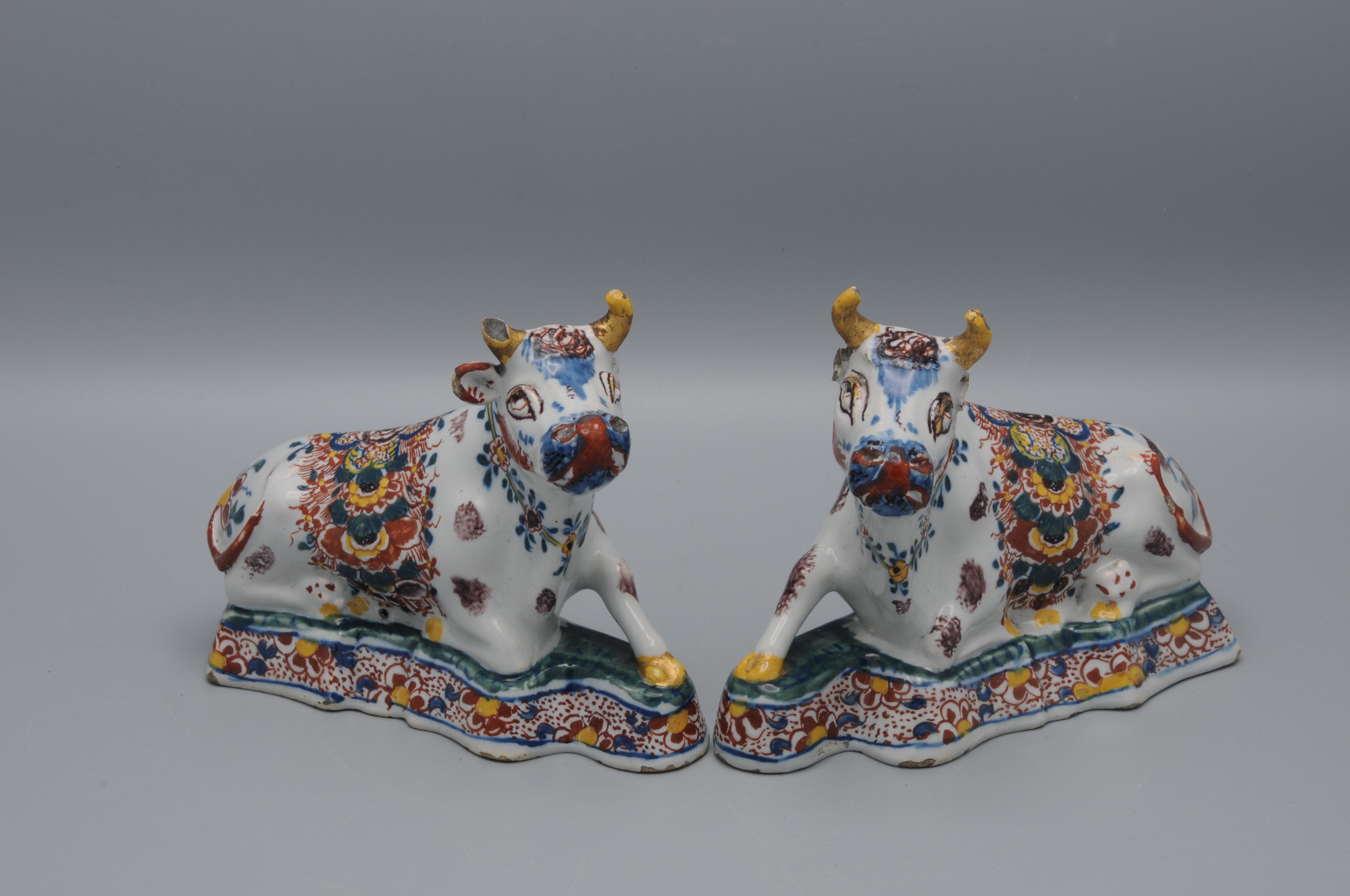 Glazed Delft - Pair of Delft polychrome Figurines of Cows, second half 18th century For Sale