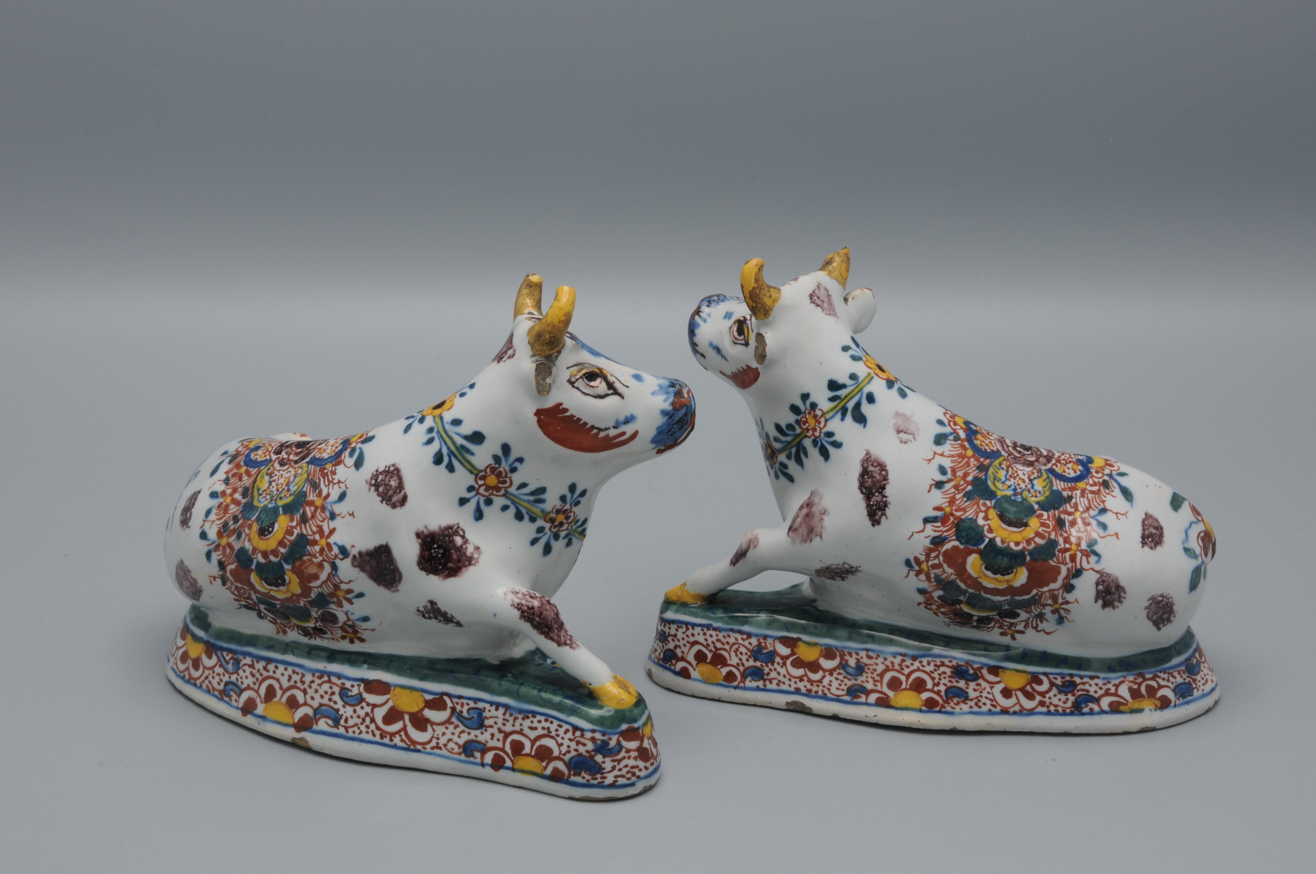 18th Century Delft - Pair of Delft polychrome Figurines of Cows, second half 18th century For Sale