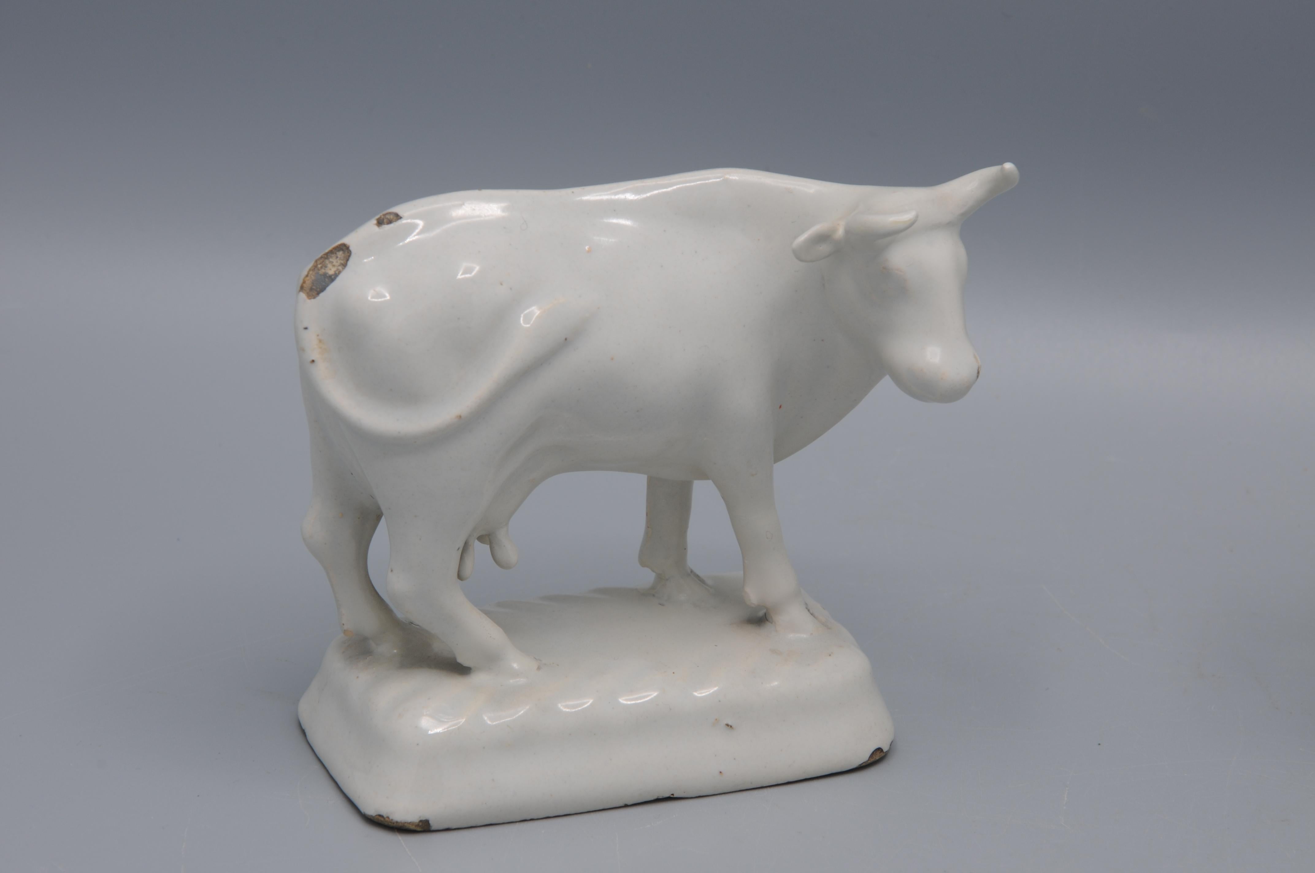 Glazed Delft - Pair of Delft White Figurines of Cows, second half 18th century For Sale