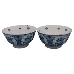 Delft - Pair of Delftware garniture bowls, 18th century