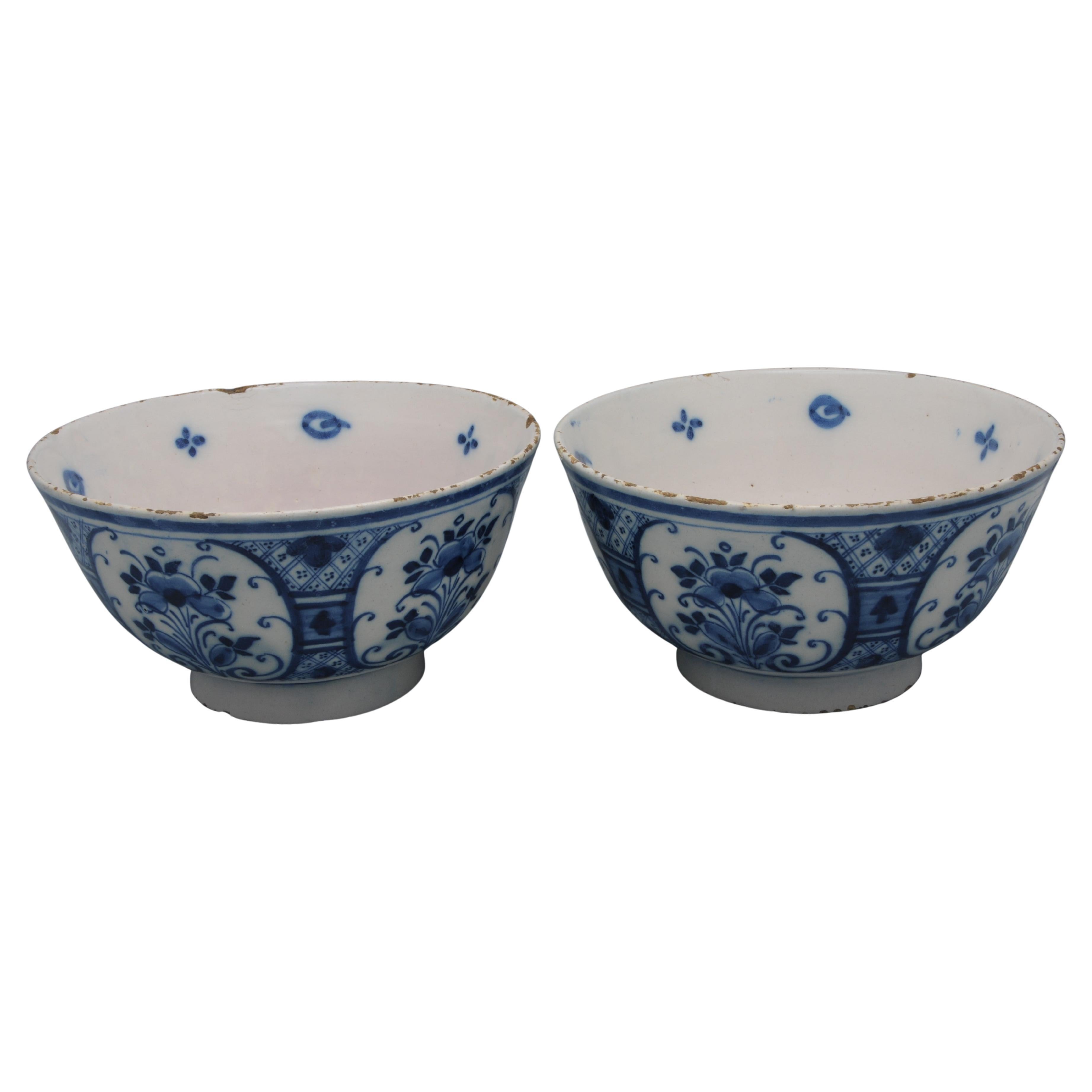 Delft - Pair of Delftware garniture bowls, 18th century