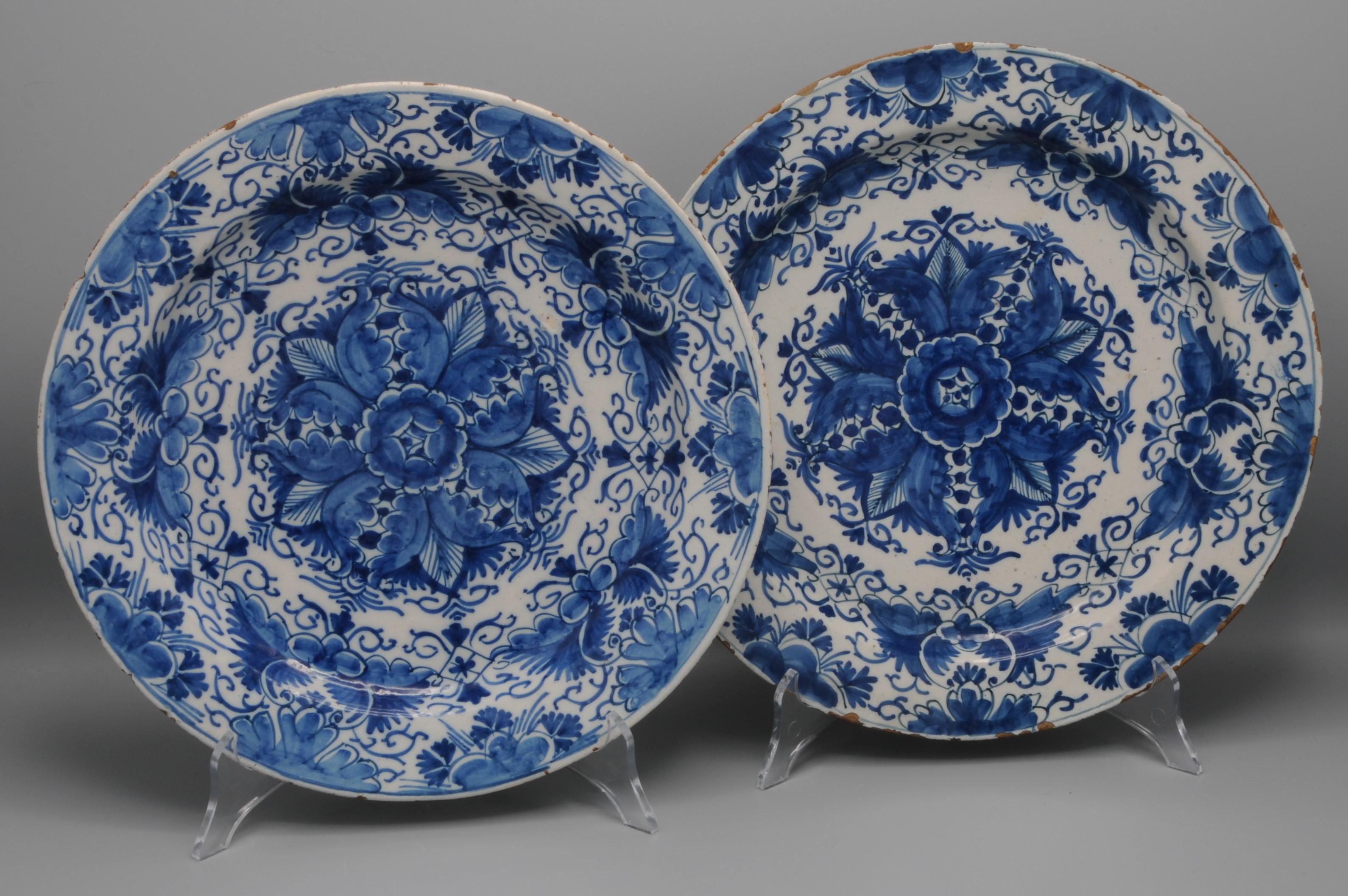 Dutch Delft - Pair of dishes - 18th century  For Sale