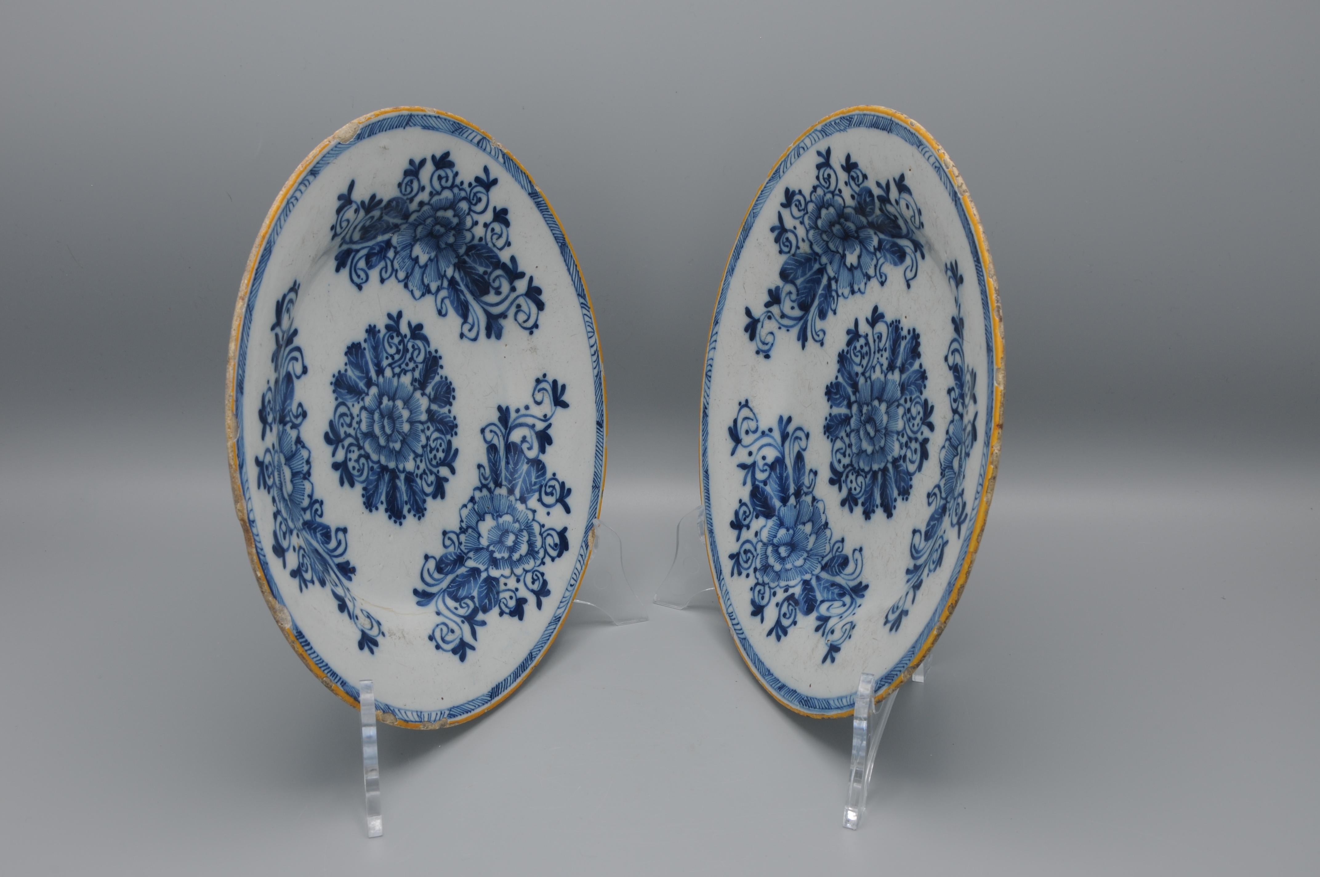 Delft - Pareja de platos florales de 