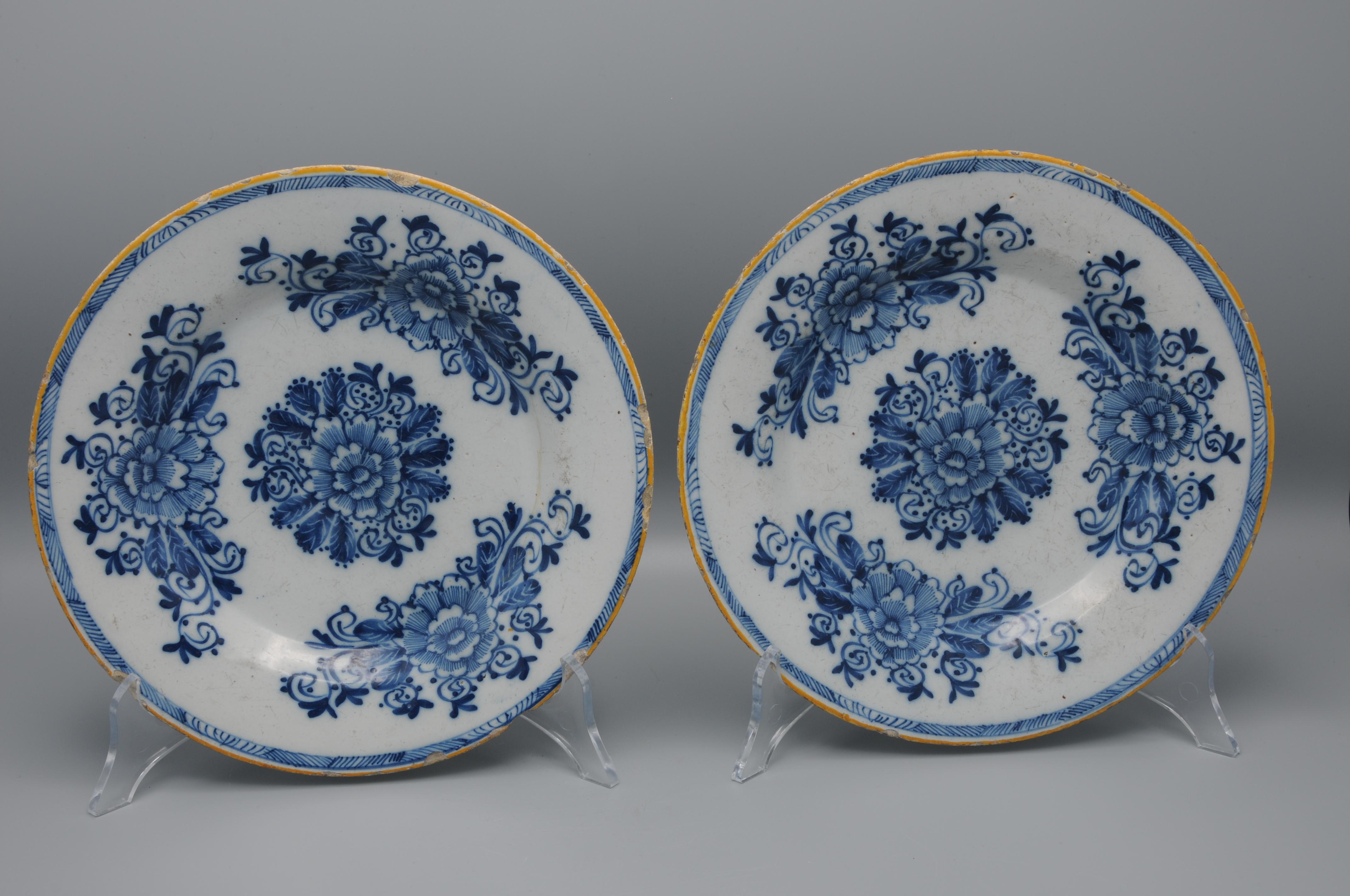 Delft - Pareja de platos florales de 