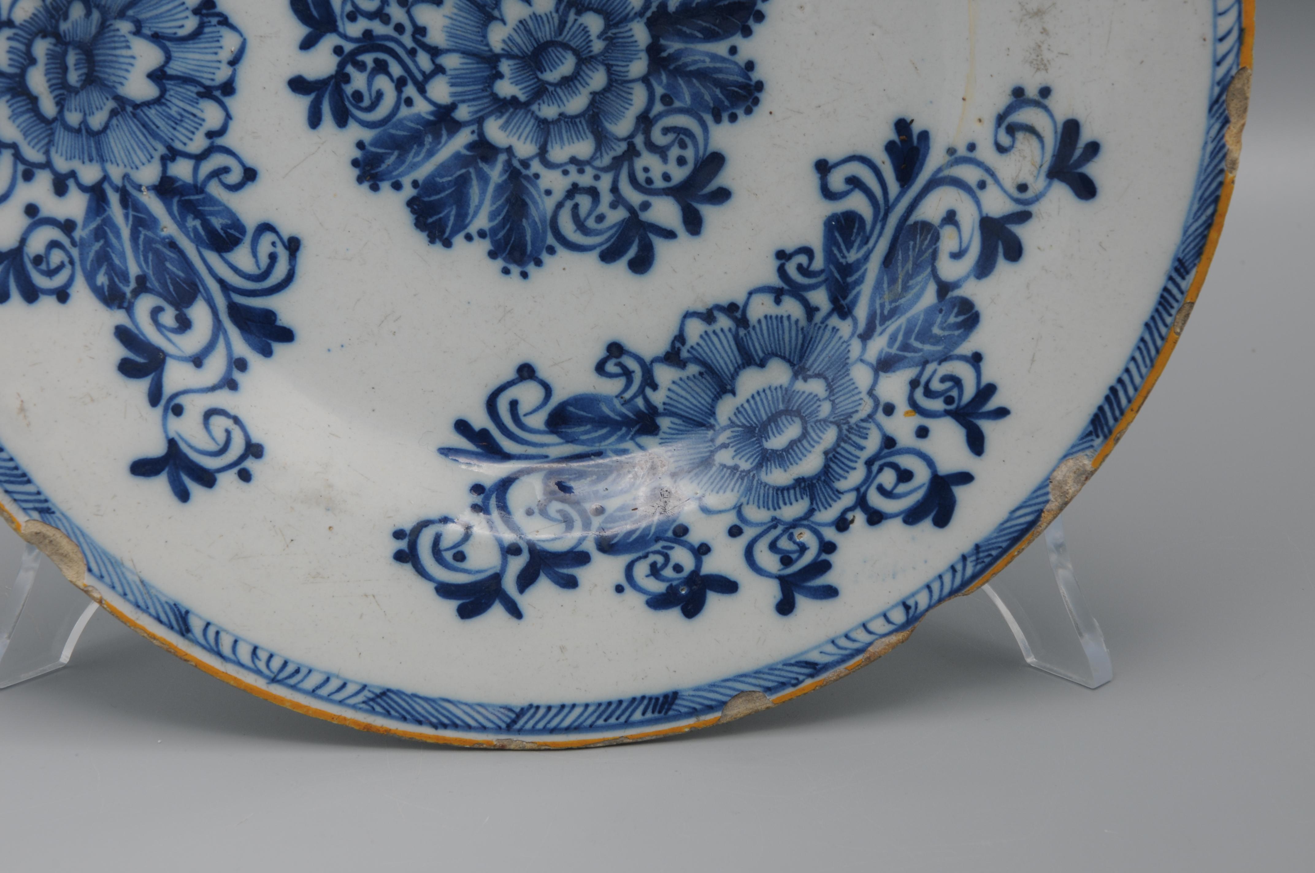 Delft - Pareja de platos florales de 
