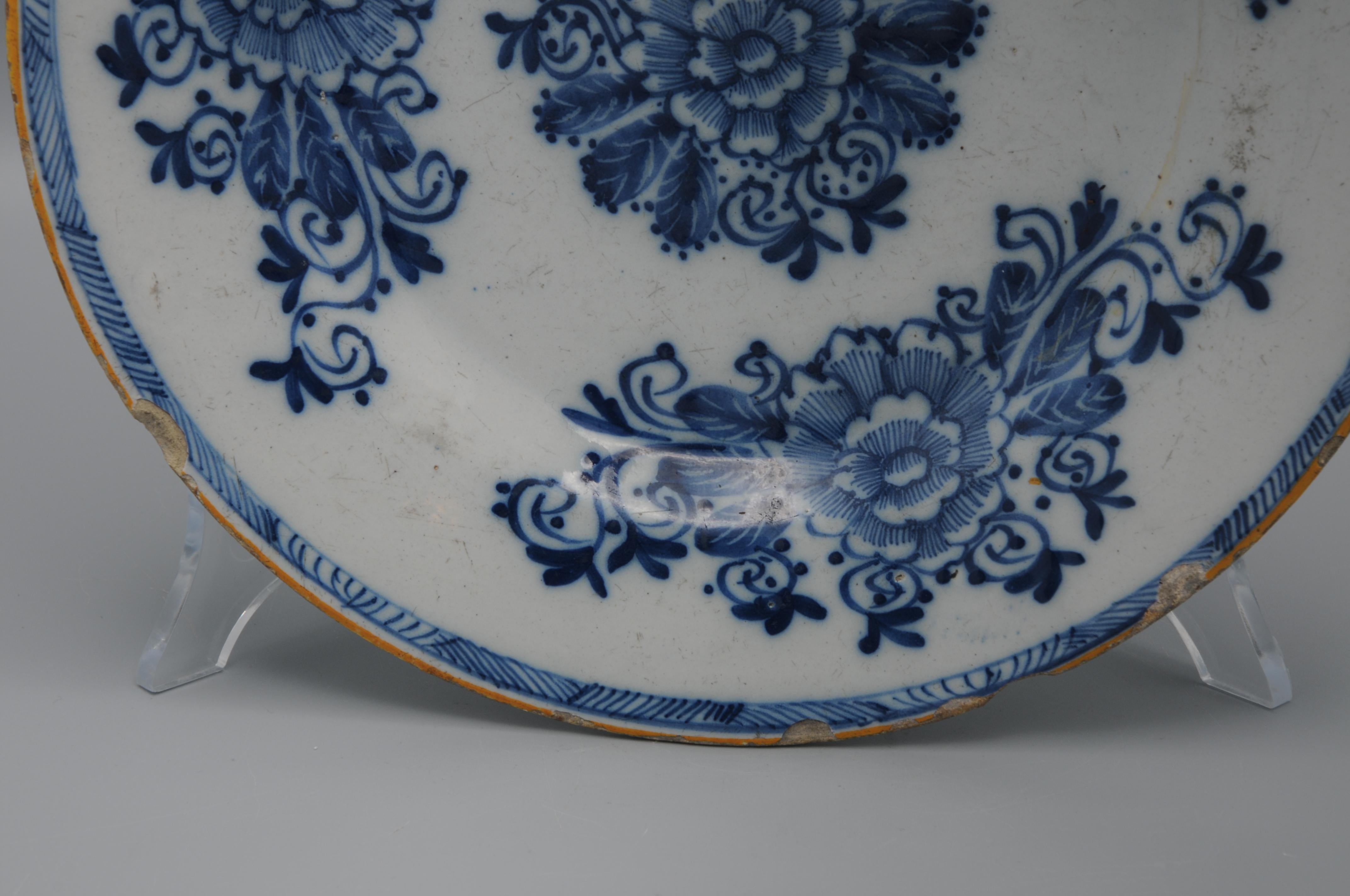 Delft - Pareja de platos florales de 