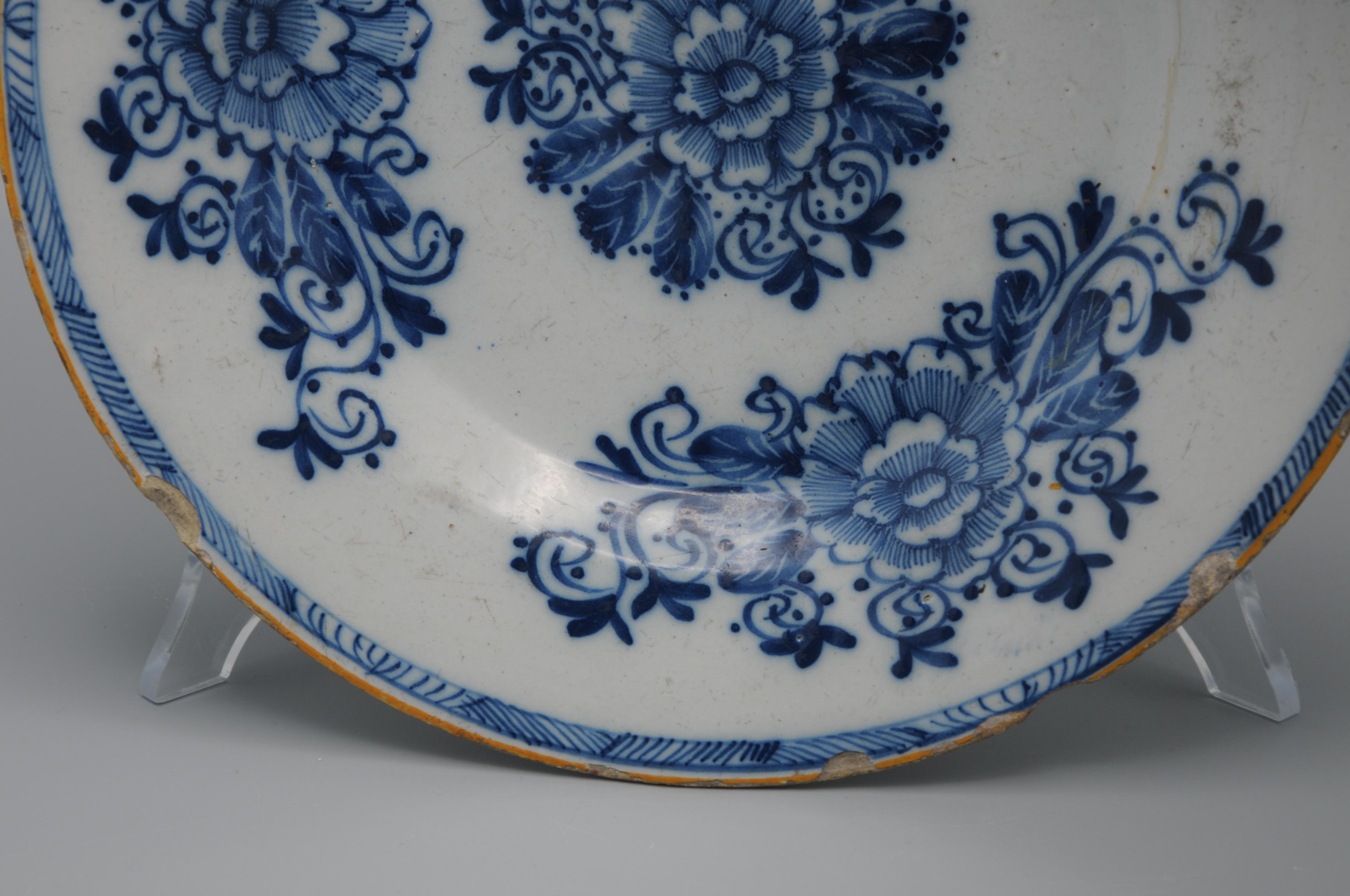 Delft - Pareja de platos florales de 