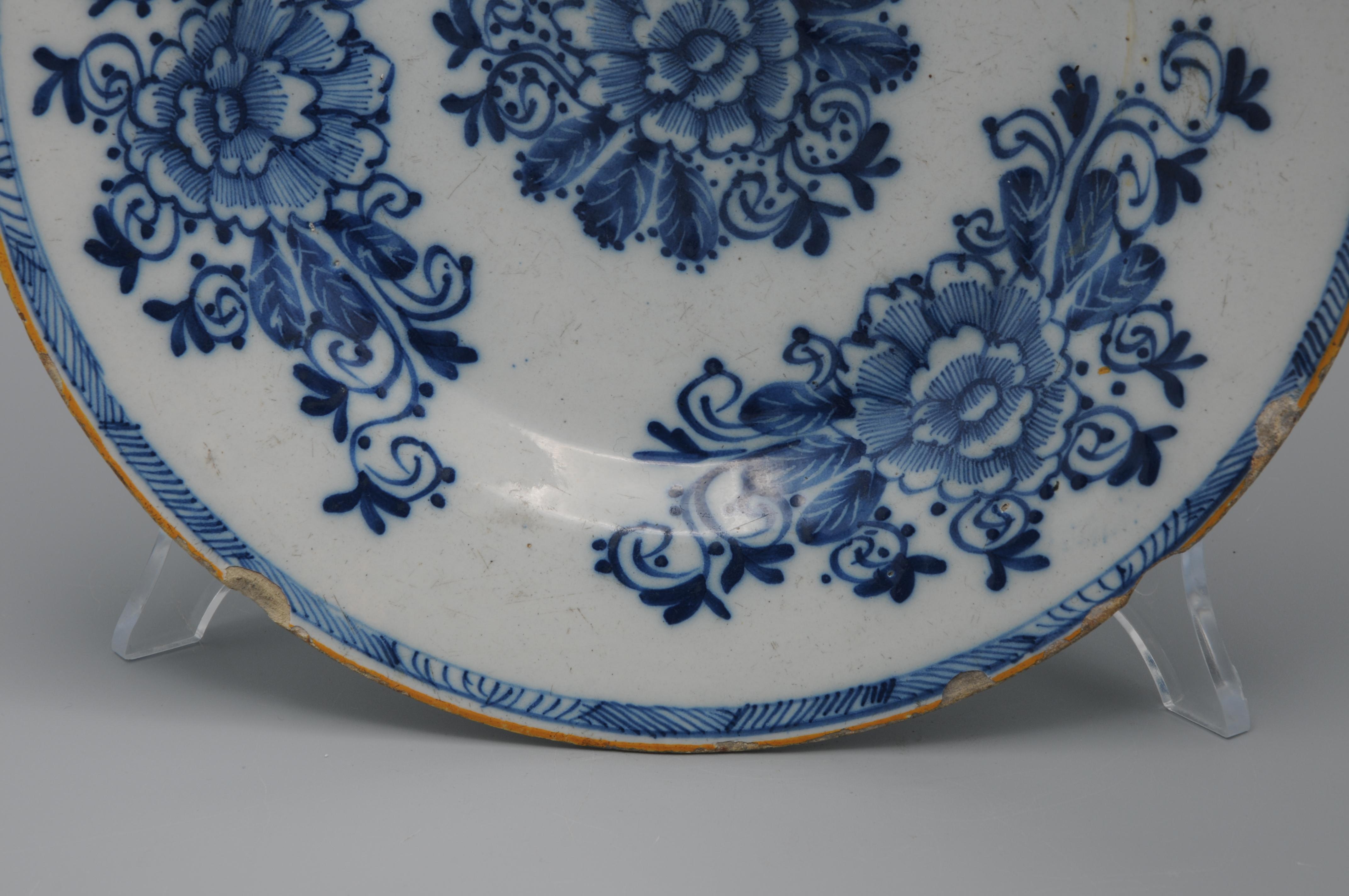 Delft - Pareja de platos florales de 